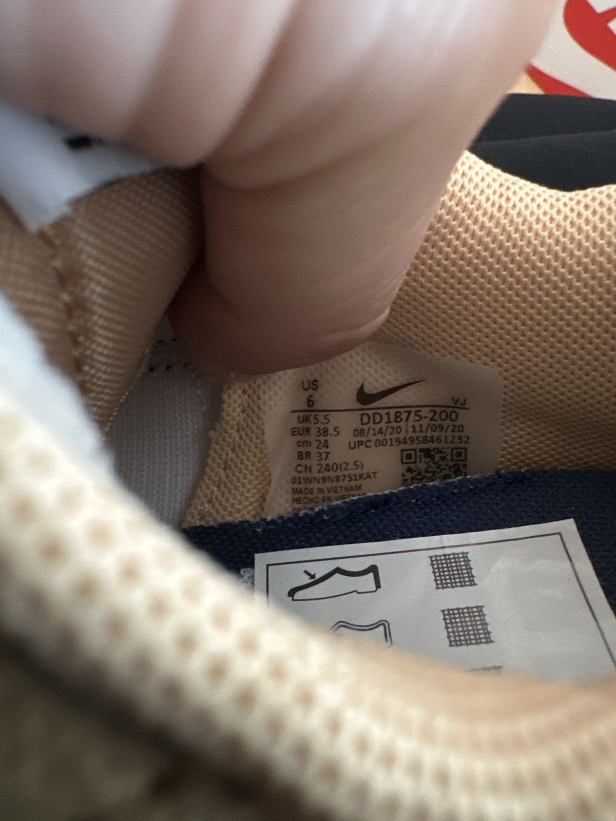 Nike × Sacai Nike x Sacai Vaporwaffle Beige Size US 7.5 / IT 37.5 - 7 Thumbnail