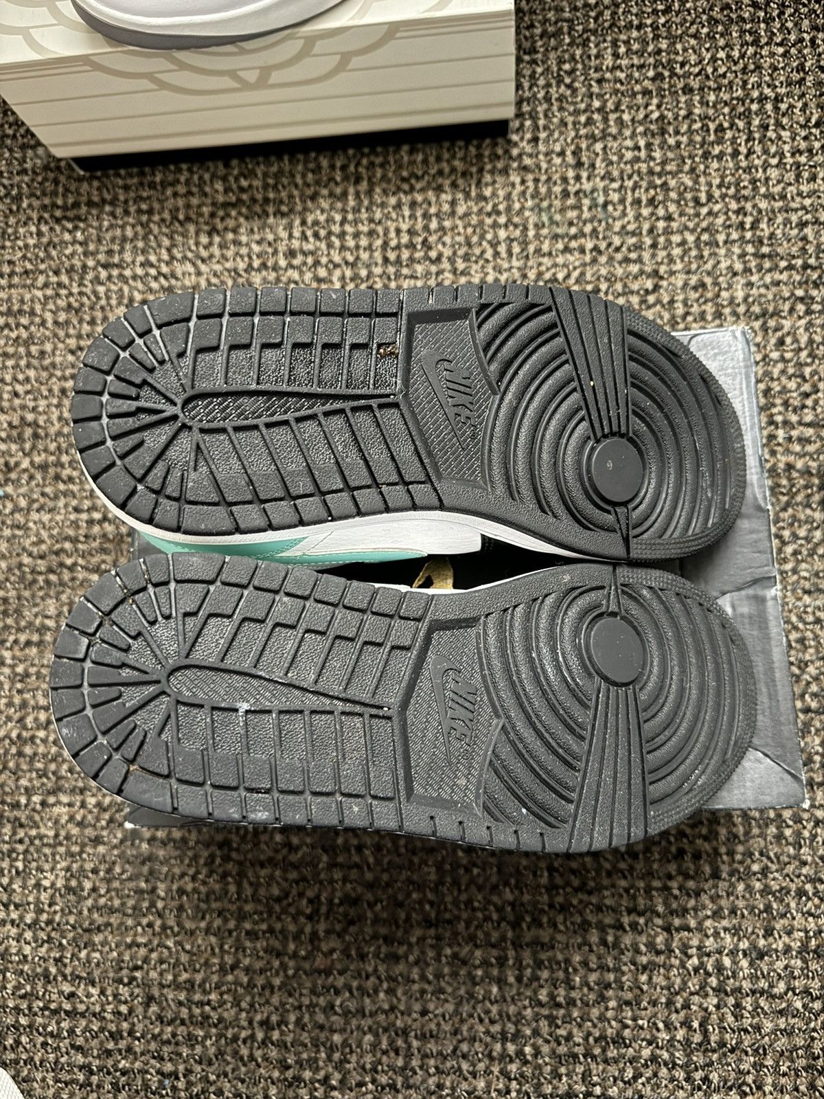 Nike Tropical Twist Jordan 1 Mid Size US 8.5 / EU 41-42 - 5 Thumbnail