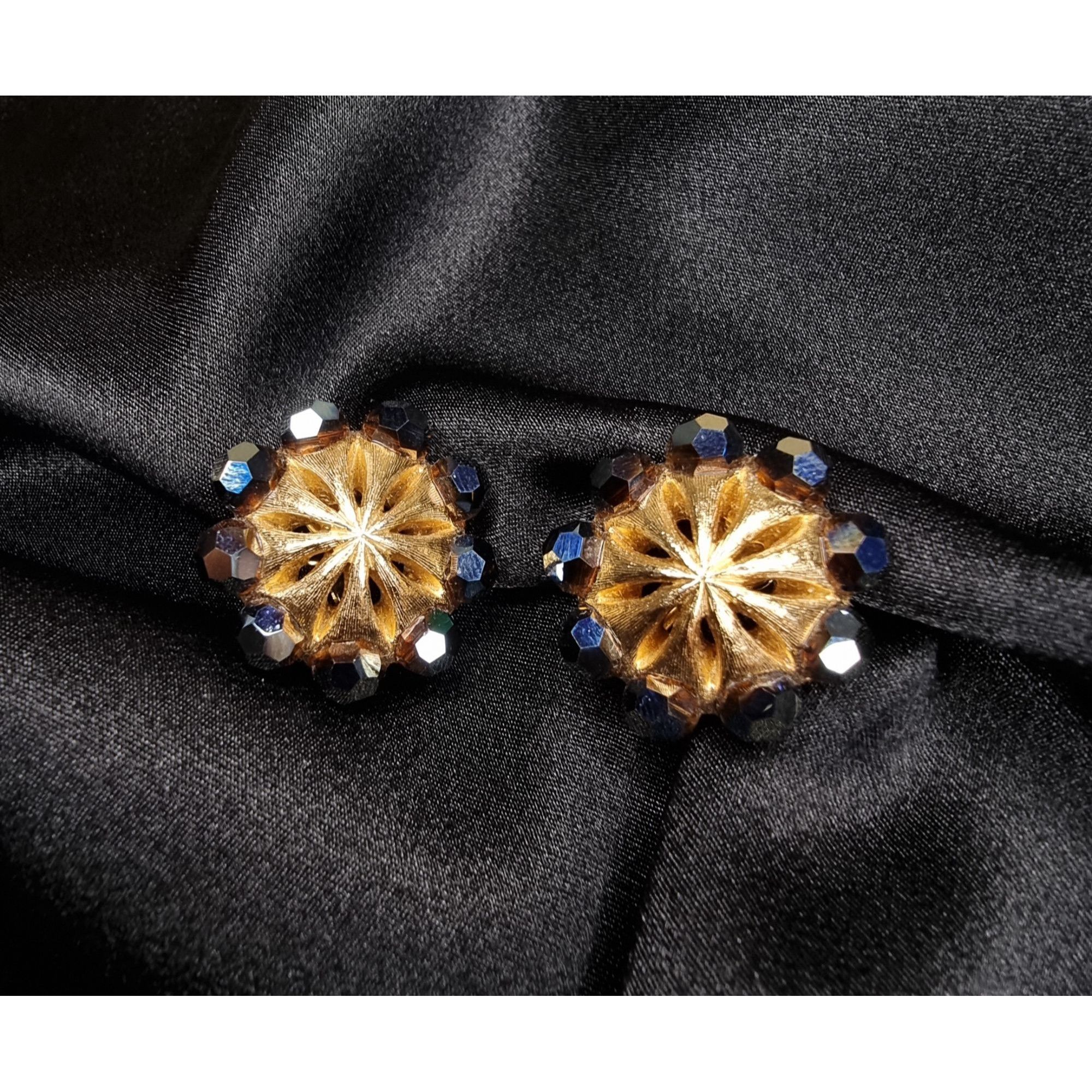 Other Vintage 1960s TRIFARI Signed Gold-Tone Clip-On Earrings With Size ONE SIZE - 3 Thumbnail