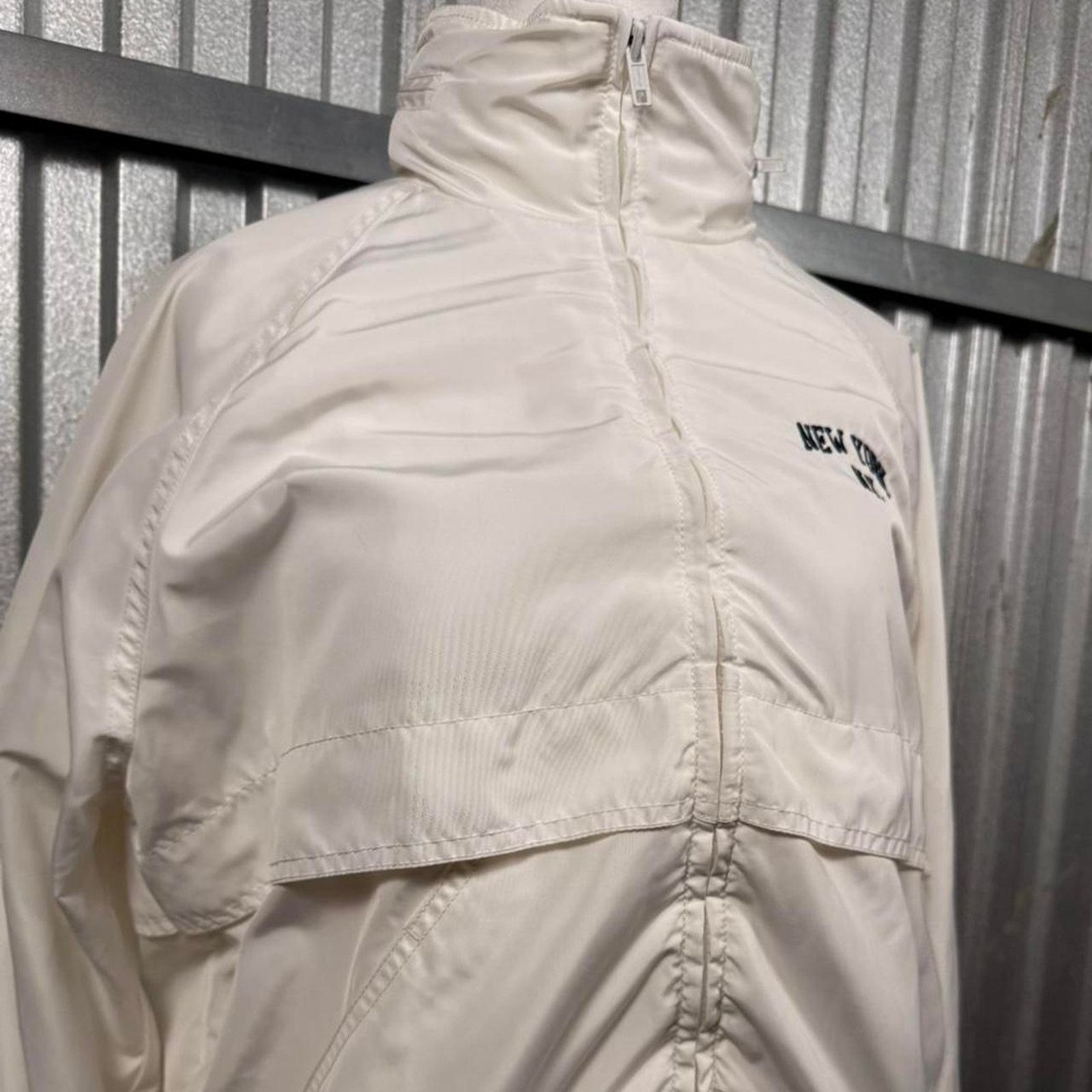 Brandy Melville John galt new york cream windbreaker jacket Size XL / US 12-14 / IT 48-50 - 3 Thumbnail