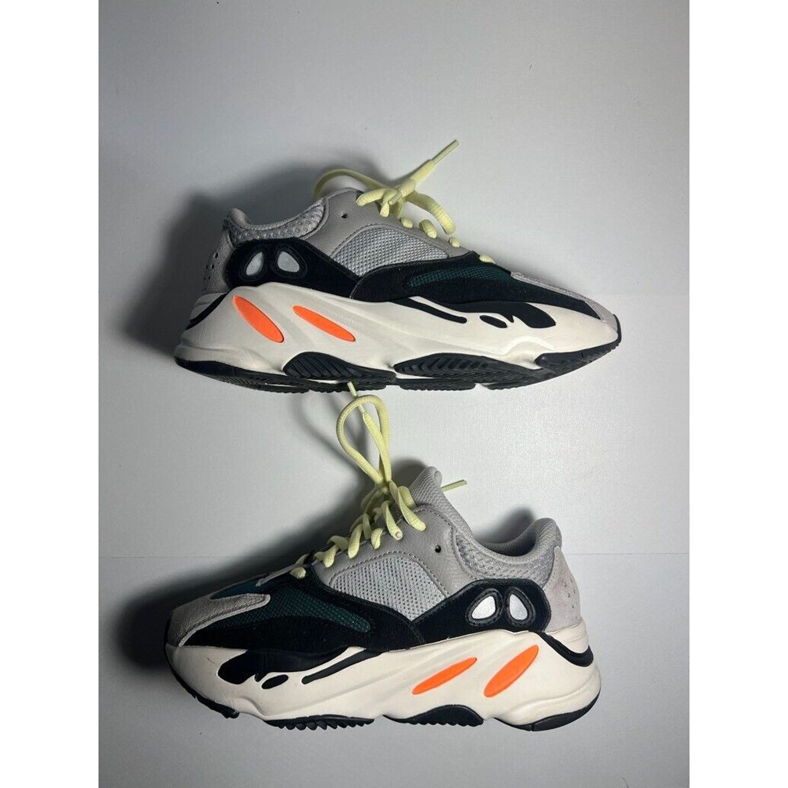Yeezy wave runner size 4 sales