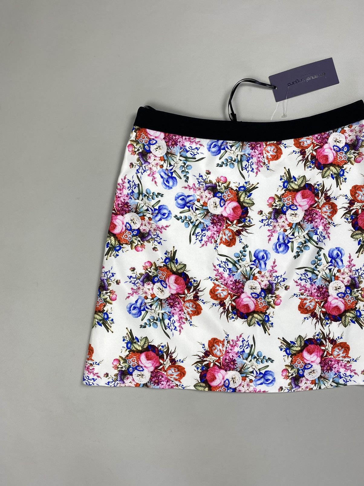 Emanuel Ungaro BNWT! Emanuel Ungaro ladies silk floral patterns skirt Size 28" / US 6 / IT 42 - 19 Thumbnail