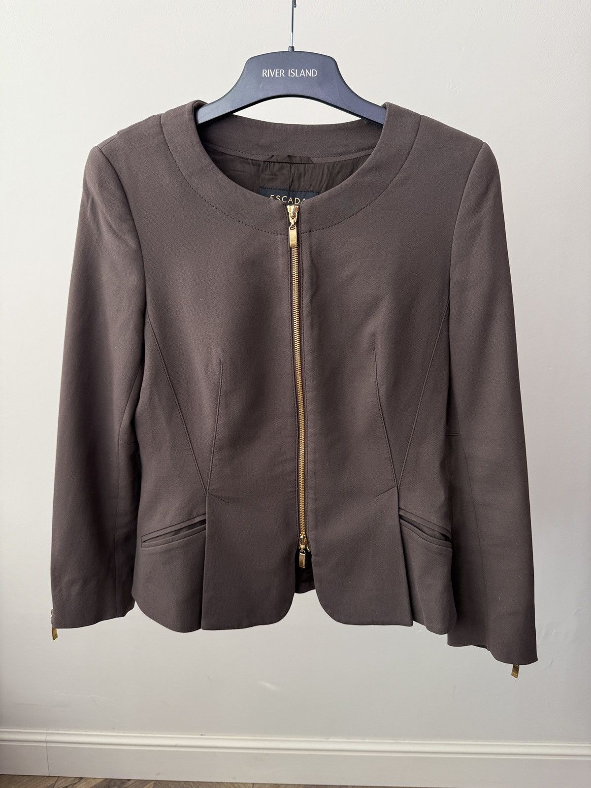 Escada ESCADA Brown Cropped Jacket Blazer Zip Front Women’s Size XS / US 0-2 / IT 36-38 - 2 Thumbnail
