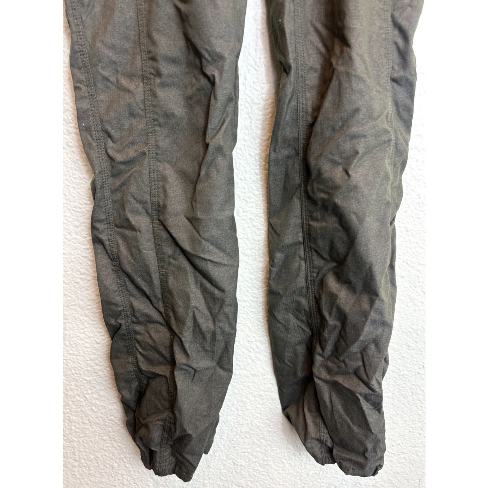 The North Face VINTAGE North Face Women’s Jogger Pants Army Green Pull On Nylon Polyester 30x33 S Womens Jogger Army 30x33 Size 28" / US 6 / IT 42 - 2 Thumbnail