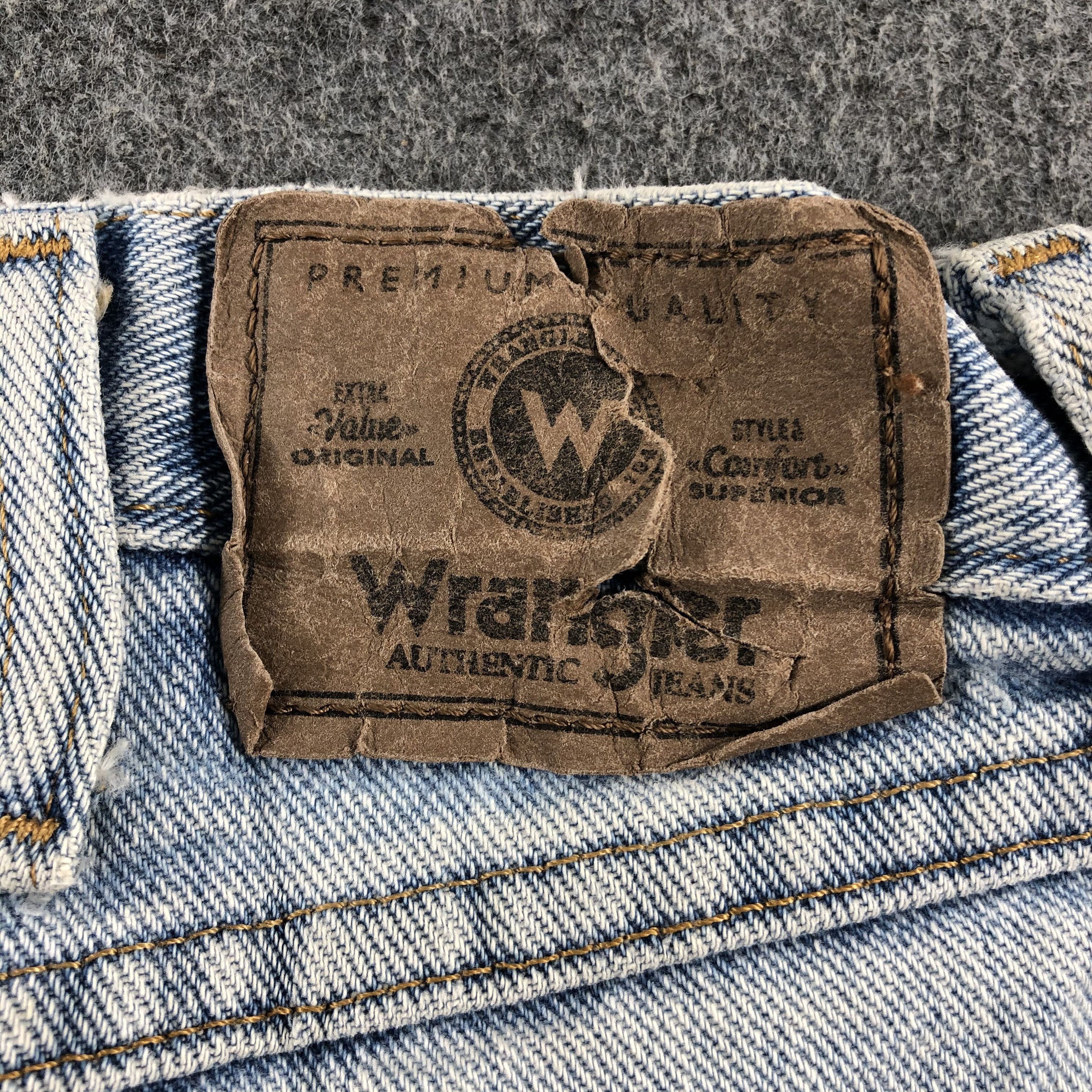 Vintage Vintage Light Wash Wrangler Jeans-J2400 Size US 35 - 5 Thumbnail