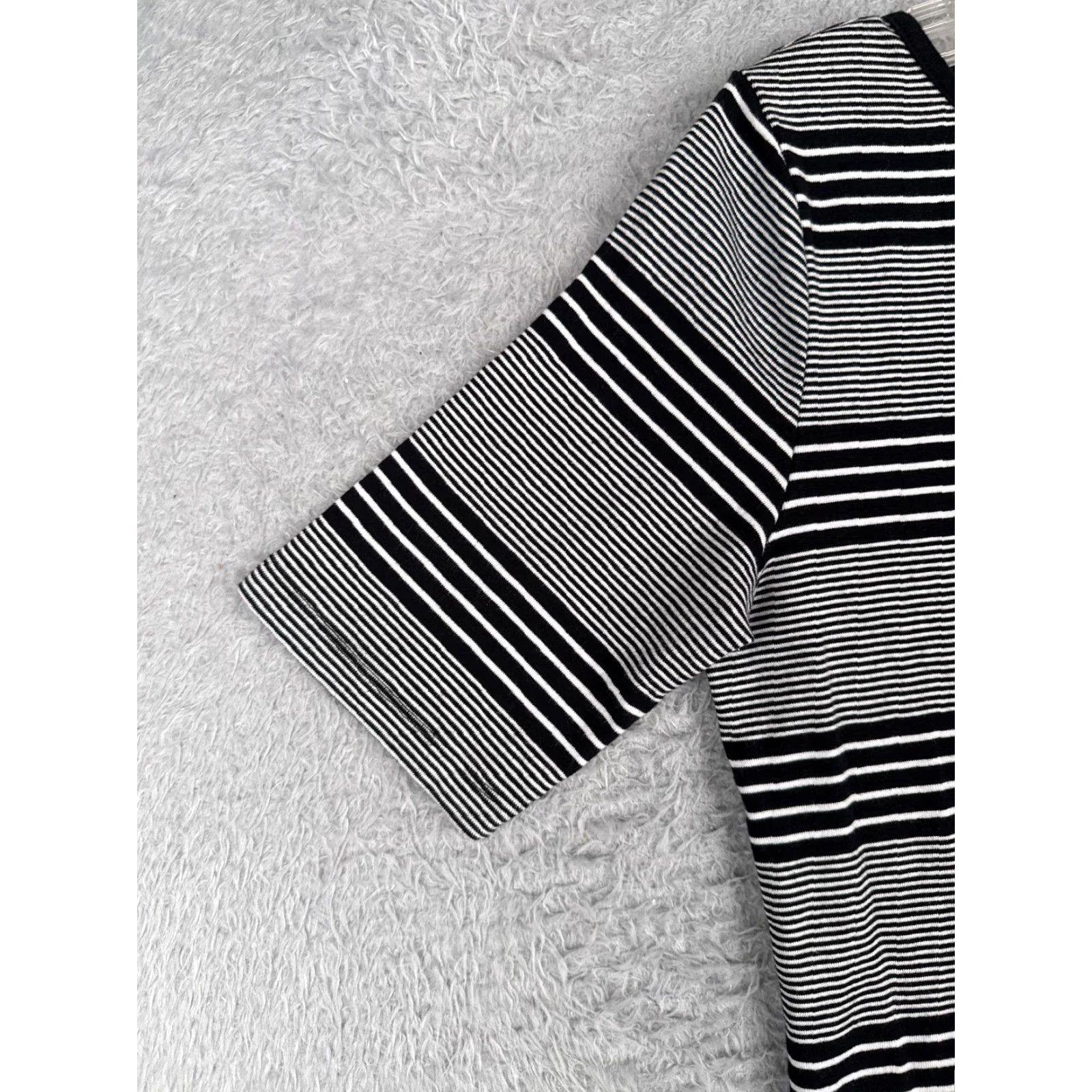 Tommy Hilfiger VINTAGE Tommy Hilfiger Shirt Women L Black White Stripe Round Neck 100% Cotton Knit Logo Tee Adult Large Black Womens Shirt Size L / US 10 / IT 46 - 3 Thumbnail
