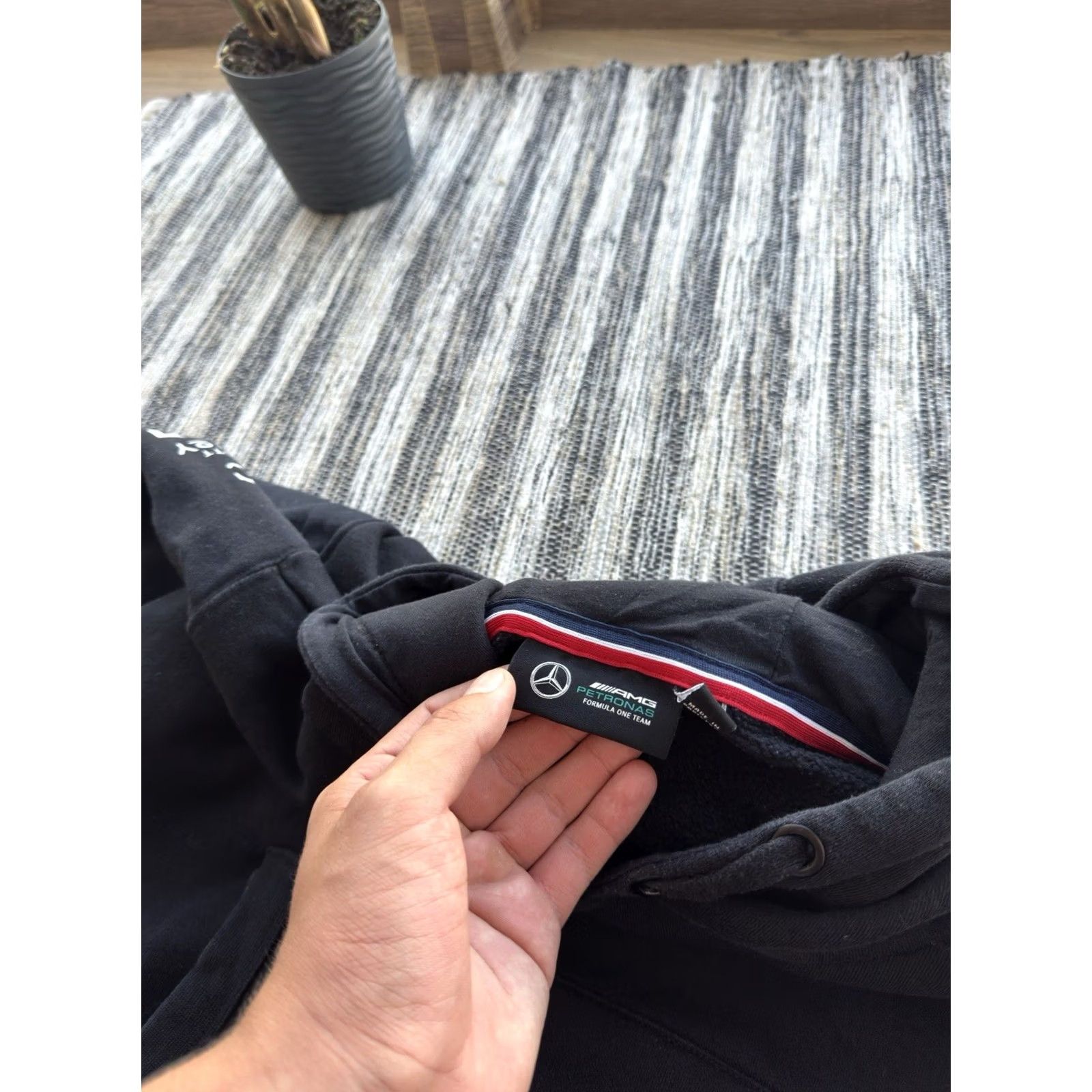 Mercedes-Benz VINTAGE Mercedes-Benz AMG Petronas Formula One Team Black Hoodie Men M Size Crew Neck Pullover Logo 90s Streetwear Cars Racing Nike style? Size US M / EU 48-50 / 2 - 7 Thumbnail