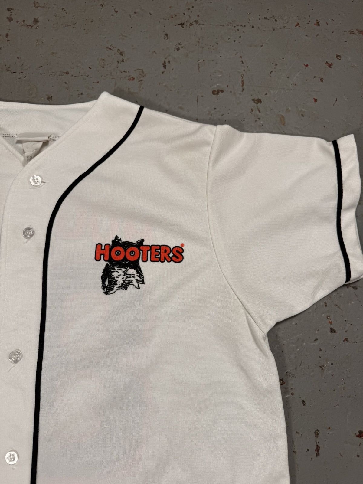 Other Crazy Rare Vintage Hooters Baseball Jersey Size US XL / EU 56 / 4 - 4 Thumbnail