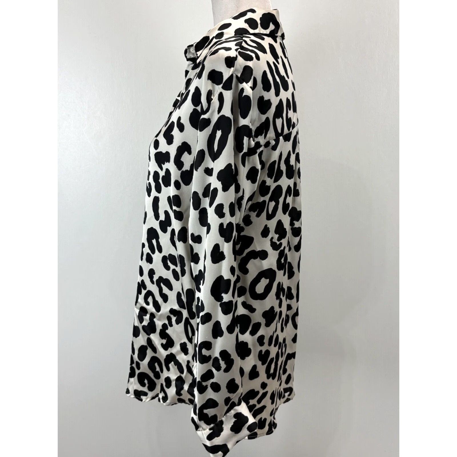 Zara Zara Satin Effect Animal Print Shirt Blouse Sz X Small Black White Mob Wife Regular Women Blouse Polyester Satin Shirt NS? Size XS / US 0-2 / IT 36-38 - 2 Thumbnail