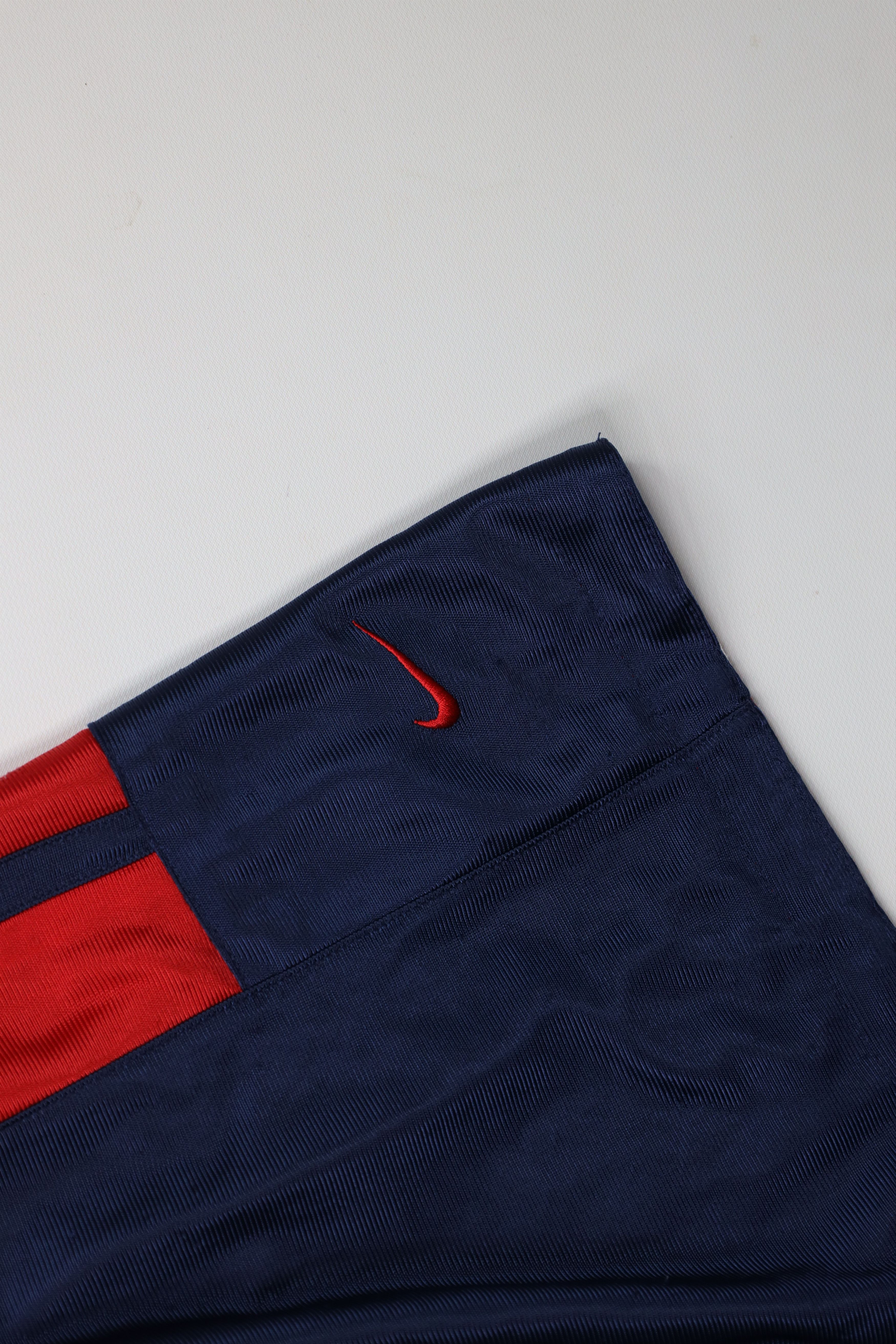 Nike Vintage Nike Mini Swoosh Reversible Boston Red Sox Shorts Size US 30 / EU 46 - 5 Thumbnail