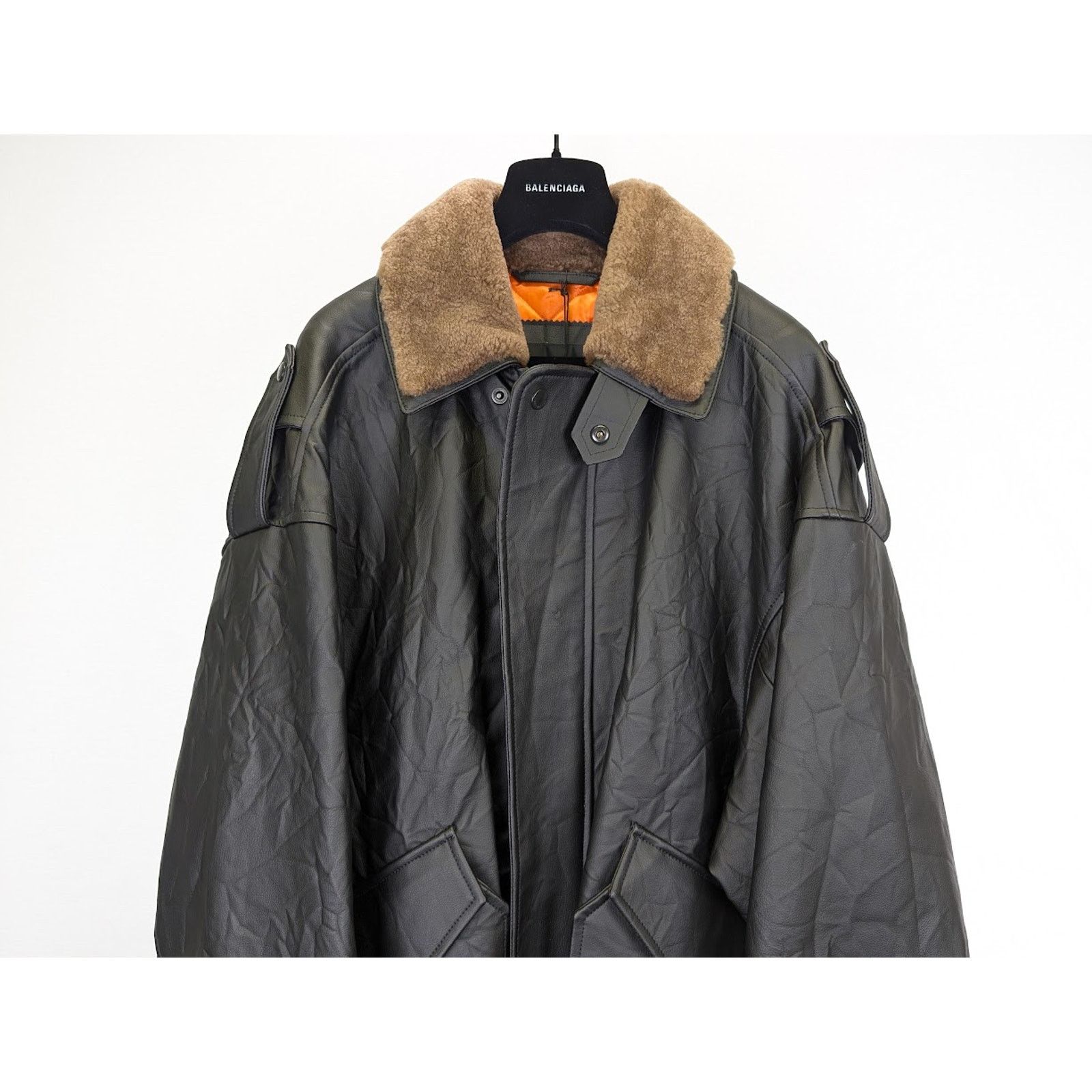 Balenciaga o1rshd1 Leather Grainy Worn Out Bomber in Black Size US M / EU 48-50 / 2 - 4 Thumbnail