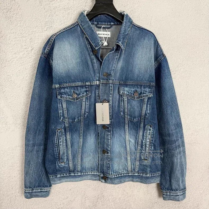 Balenciaga Balenciaga Back Logo Blue Long Sleeve Denim Jacket Size XS / US 0-2 / IT 36-38 - 1 Thumbnail