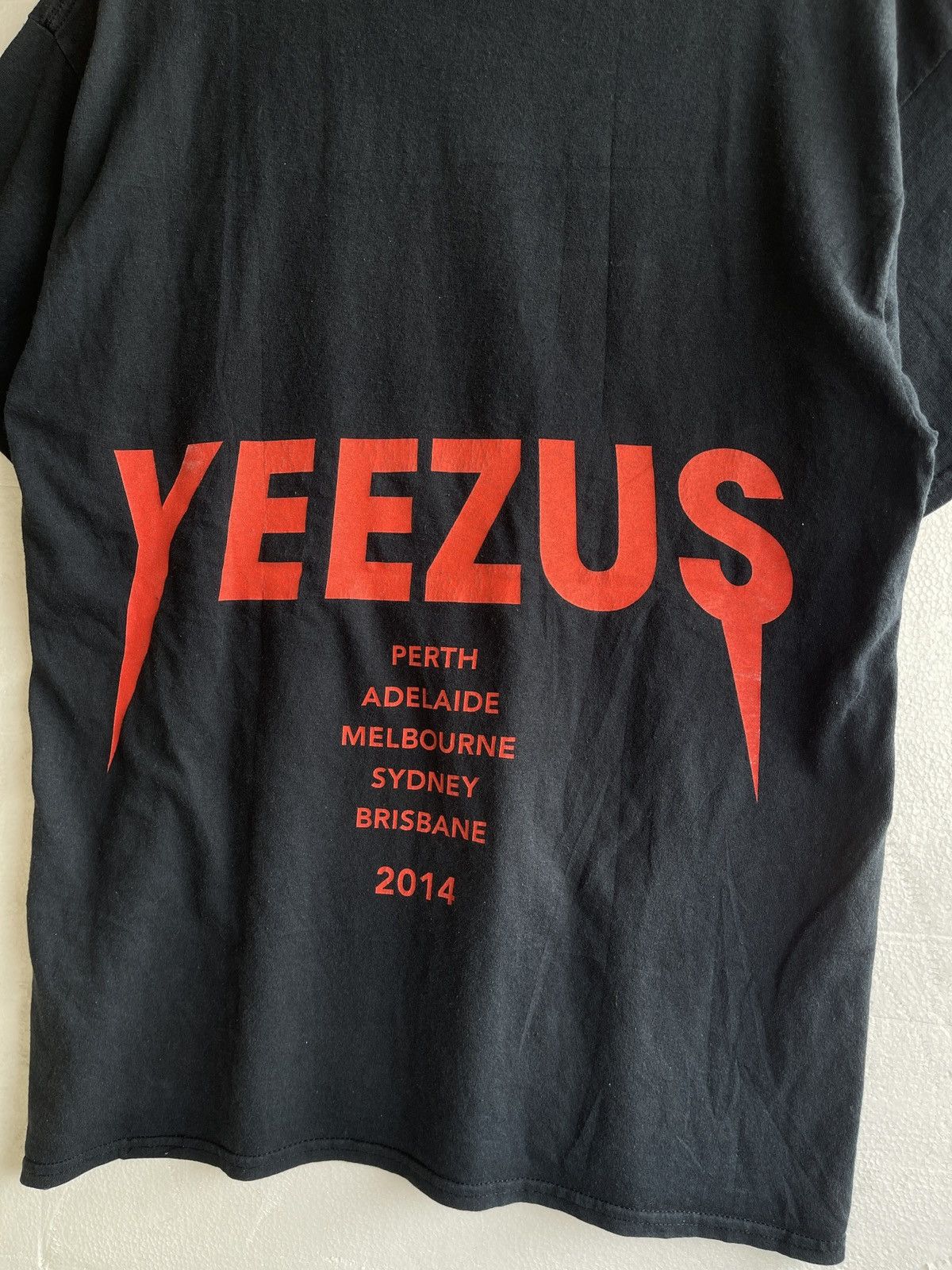 Yeezy 🔥KENYE WEST YEEZUS🔥Tour 2014 Australia Skull Roses Tshirt Size US L / EU 52-54 / 3 - 4 Thumbnail