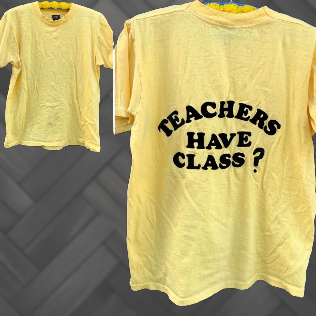Vintage VINTAGE TEACHERS HAVE CLASS Iron On Letters T Shirt Single Stitch Heavy Size XL Mens Yellow 100% Cotton Size US XL / EU 56 / 4 - 1 Thumbnail