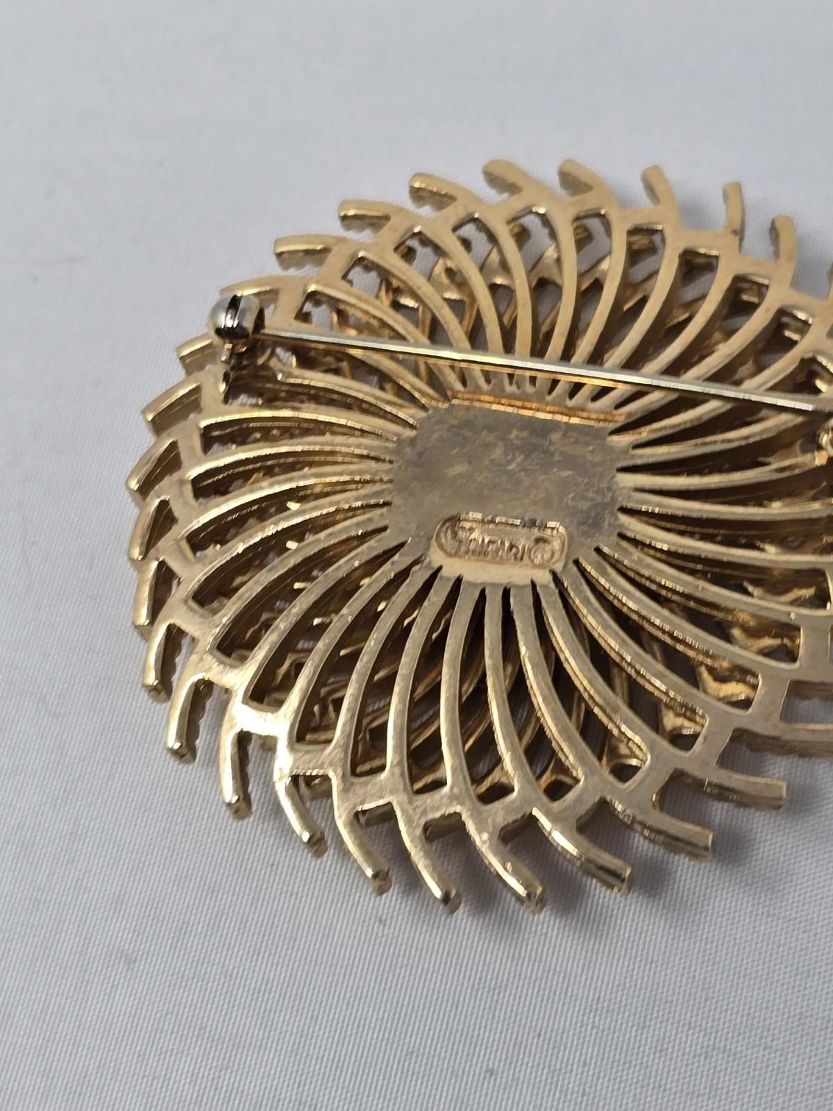 Other Crown Trifari Layered Pin Wheel Brooch Pin Gold Large Size ONE SIZE - 3 Thumbnail