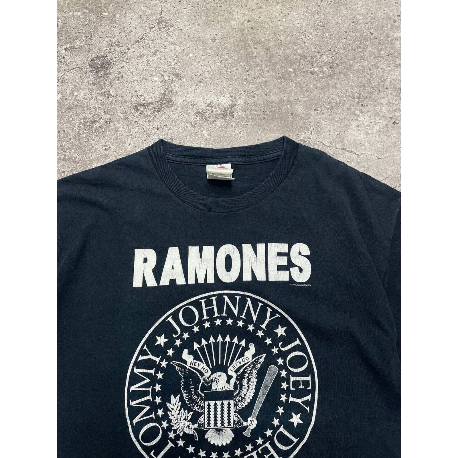 Band Tees Vintage Fruit of the Loom Ramones Band T-Shirt Size L Size US L / EU 52-54 / 3 - 2 Thumbnail