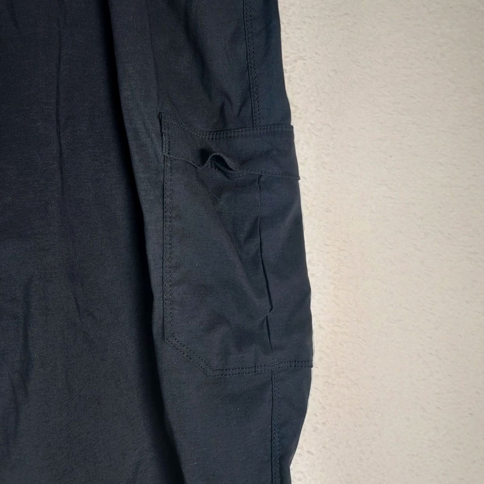 CO Duluth Women’s 14 Mid Rise Cargo Pants Black Nylon Spandex Capri Flat Front Straight Leg Pockets Casual Workwear Travel Size 36" / US 14 / IT 50 - 3 Thumbnail