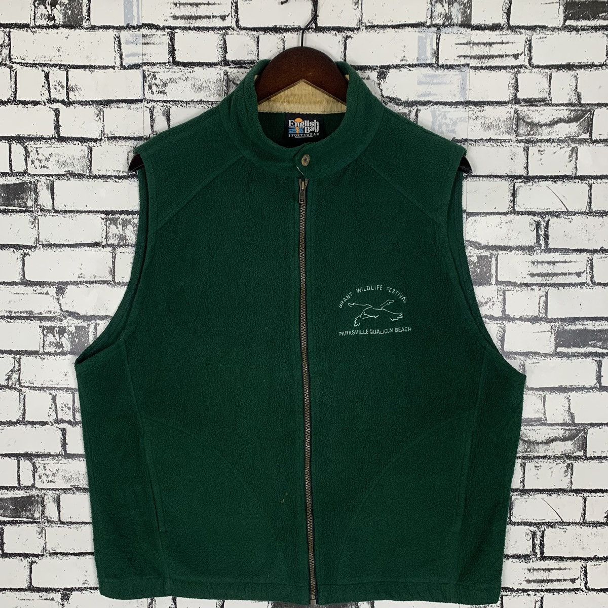 image of Made In Canada x Vintage Sportwear English Bay Vancouver Canada Fleece Vest in Green (Size Medium)