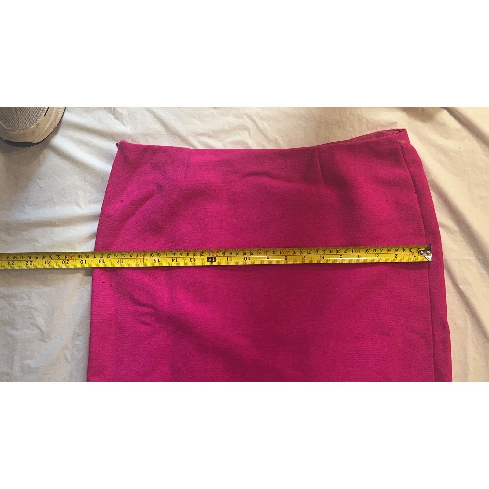 Dolce & Gabbana VTG. Dolce & Gabbana Hot Pink Wool Skirt Size Size 28" / US 6 / IT 42 - 14 Thumbnail