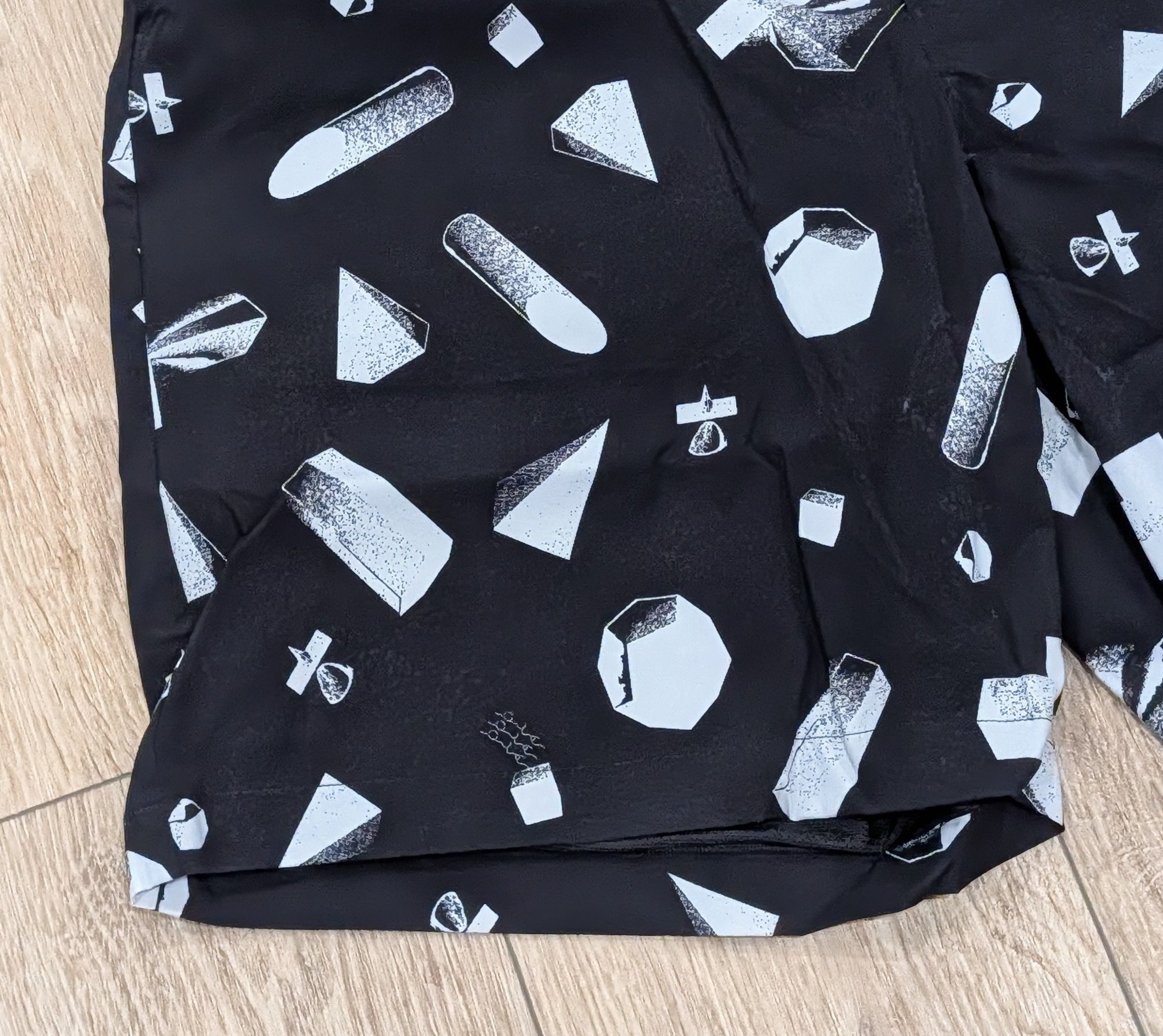 Undercover UNDERCOVER Abstract Geometric Shorts Black/Multi Medium Size US 32 / EU 48 - 2 Thumbnail