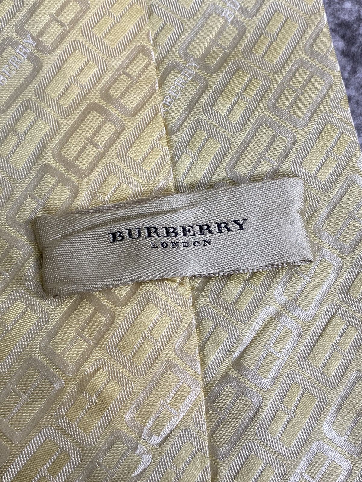 Burberry Burberry Yellow Silk Tie Size ONE SIZE - 5 Thumbnail