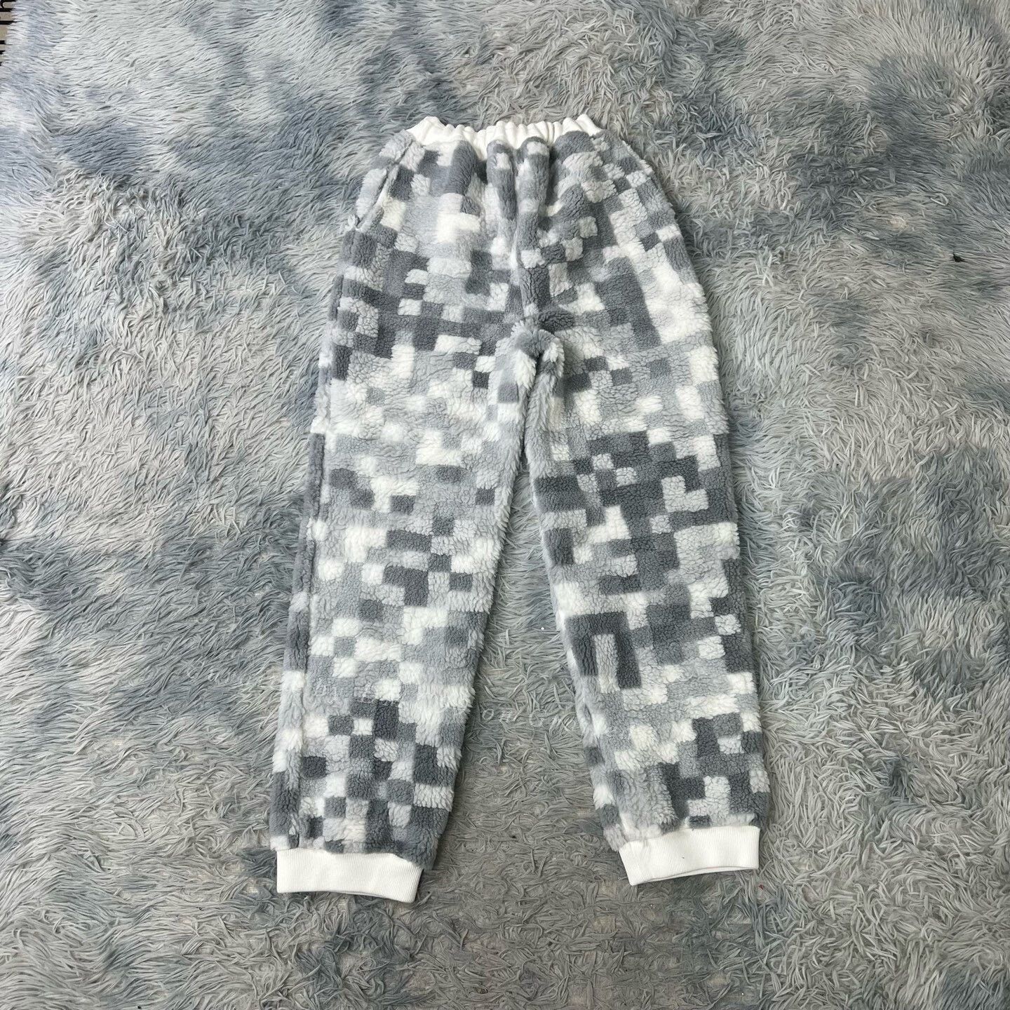 Louis Vuitton Louis Vuitton White Gray Damier Teddy Pants Size US 34 / EU 50 - 2 Thumbnail