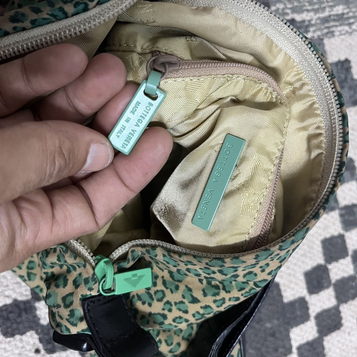 Bottega Veneta Authentic Vtg Bottega Vaneta Green Leopard Nylon Shoulder Size ONE SIZE - 8 Thumbnail