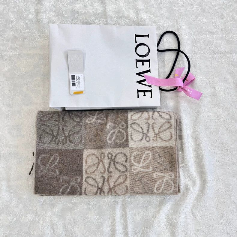 Loewe LOEWE A scarf covered with geometric patterns Size ONE SIZE - 5 Thumbnail