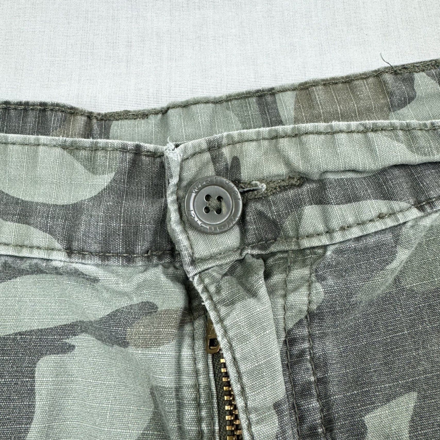 Wrangler VINTAGE Wrangler Cargo Shorts Adult 36 Camo Relaxed Fit Green American Grunge Mens Size US 36 / EU 52 - 4 Thumbnail