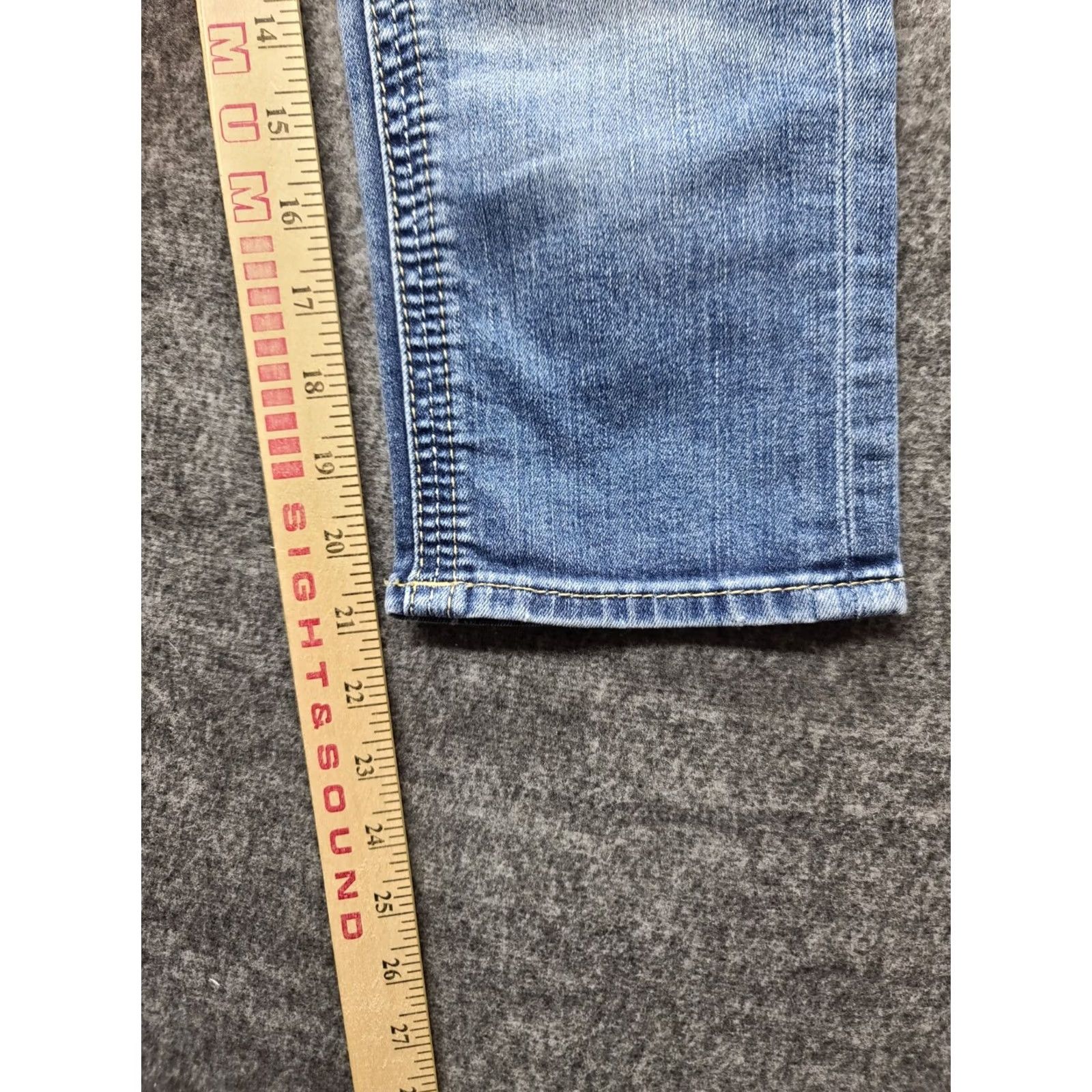 Vintage VINTAGE Rock Revival Betty Capri Womens 25 Denim Blue 5-Pocket Embroidered Rhinestone Western Cowgirl Y2K Womens Size ONE SIZE - 7 Thumbnail
