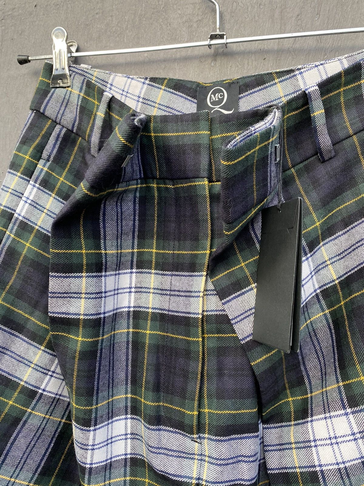 Alexander McQueen Alexander mcqeen wool plaid dress pants size 40 Size 27" / US 4 / IT 40 - 7 Thumbnail
