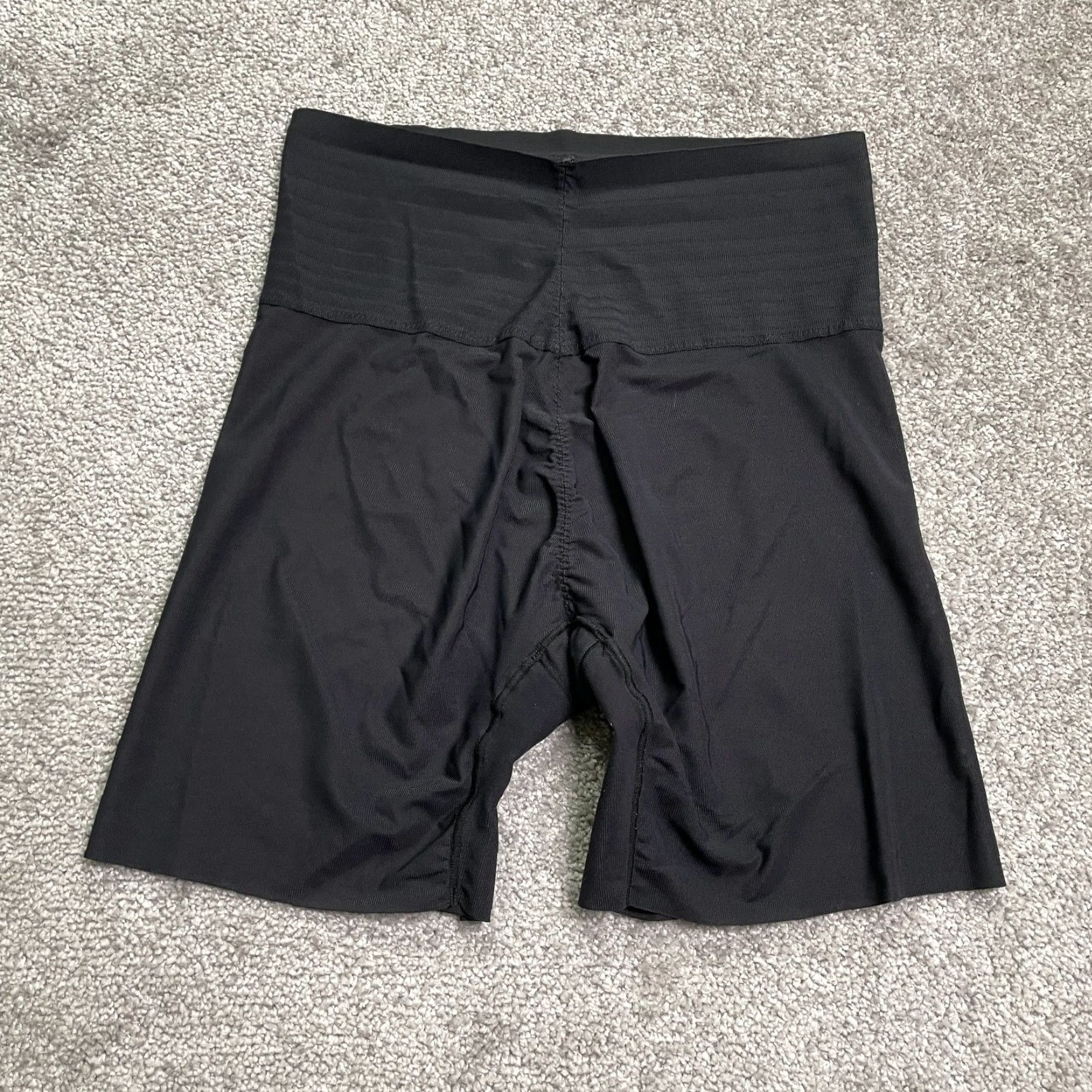 Vintage VINTAGE Uniqlo Compression Active Shorts Womens Large Black Sports Yoga Running 5in Size 36" / US 14 / IT 50 - 2 Thumbnail