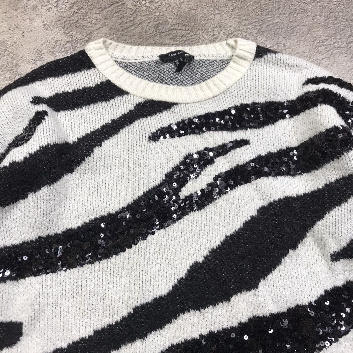 Vintage Vintage Y2K Zebra Stripe Knit Sweater Oversized Grunge L Size L / US 10 / IT 46 - 3 Thumbnail