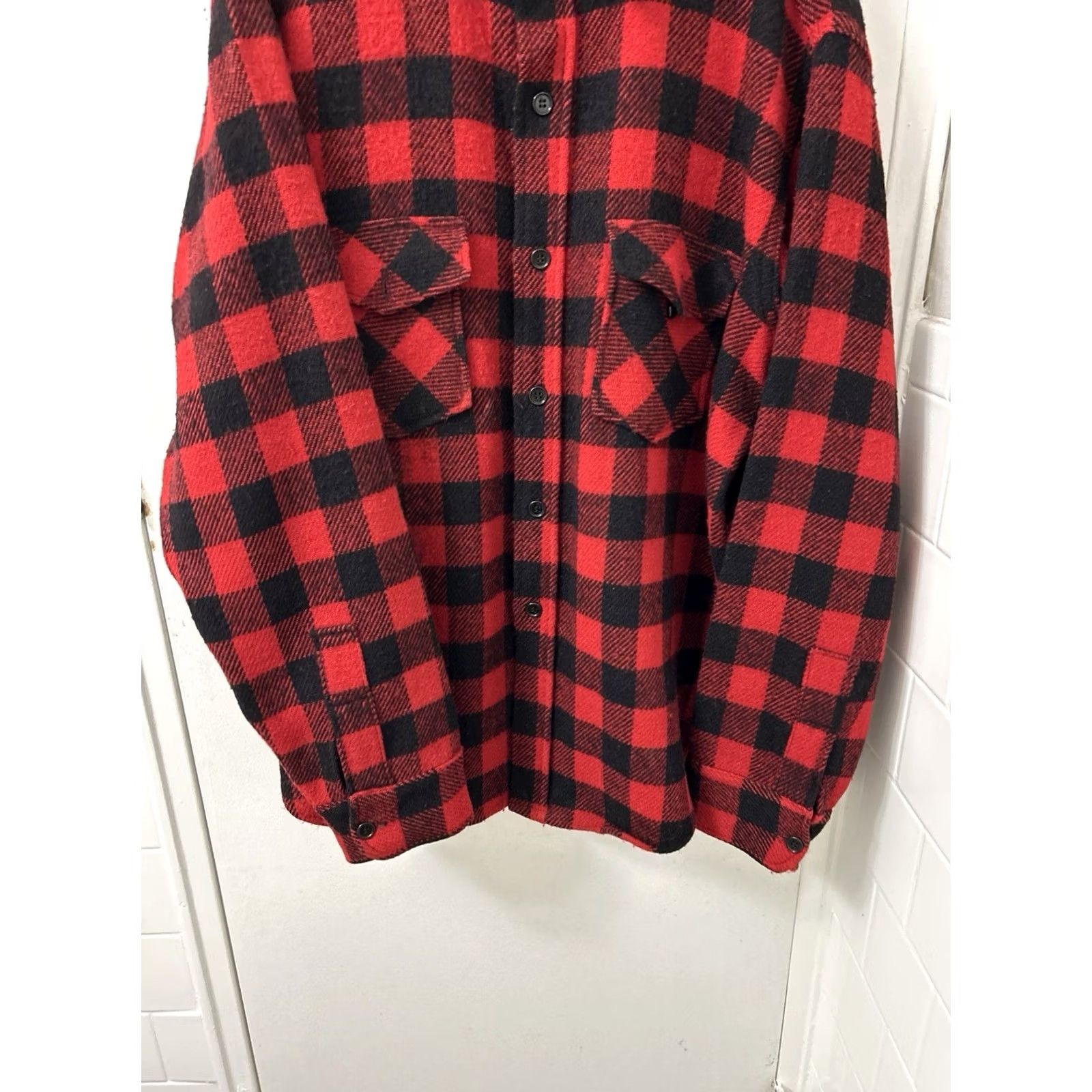 Vintage VINTAGE Woolrich Flannel Shirt Mens L Black Red 85% Wool Made in USA L/S Shirts Woolrich Shirt Men's Red Plaid Heavyweight Pockets 85% Wool Nylon USA Size US L / EU 52-54 / 3 - 3 Thumbnail