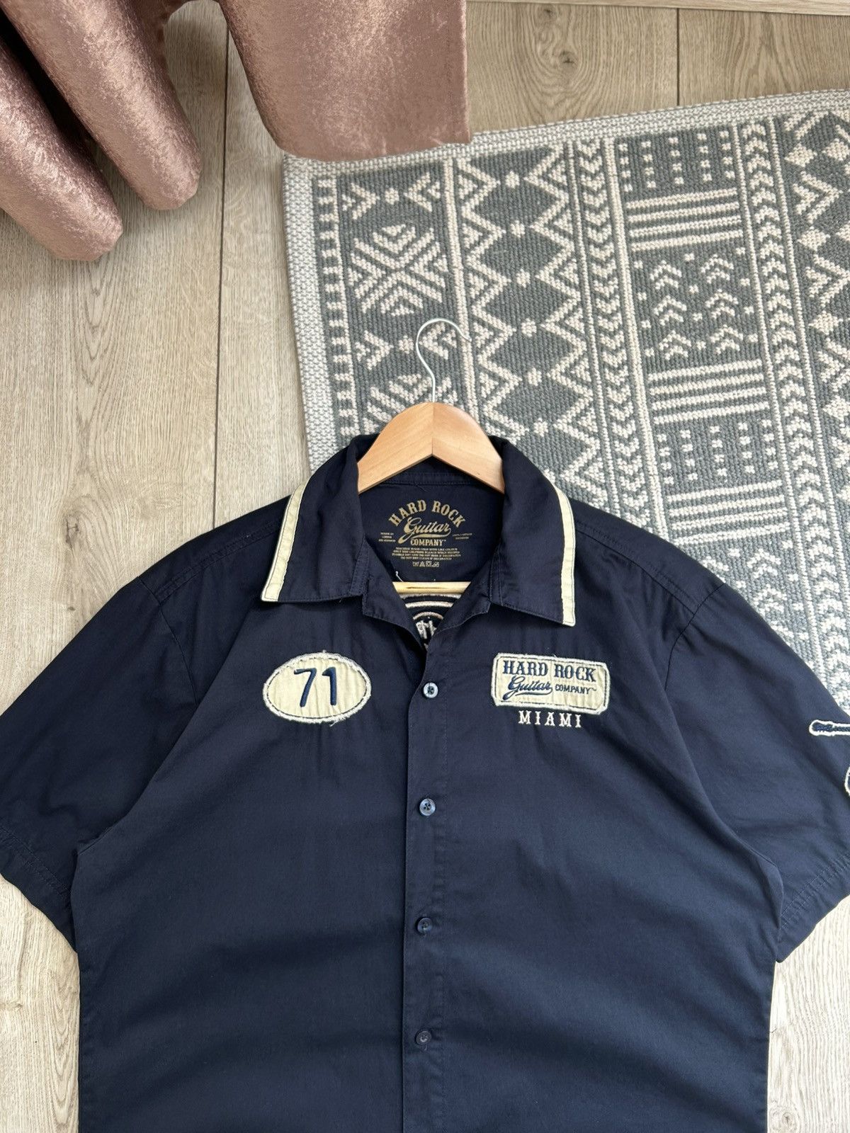Hard Rock Cafe Hard Rock Vintage 2000’s man’s Big logo shirt size M Size US M / EU 48-50 / 2 - 8 Thumbnail