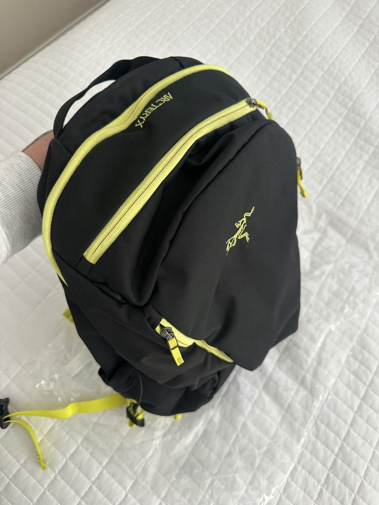 Arc'teryx RARE Arc'teryx Mantis 26L Backpack Black / Olive Moss Size 26 - 10 Thumbnail