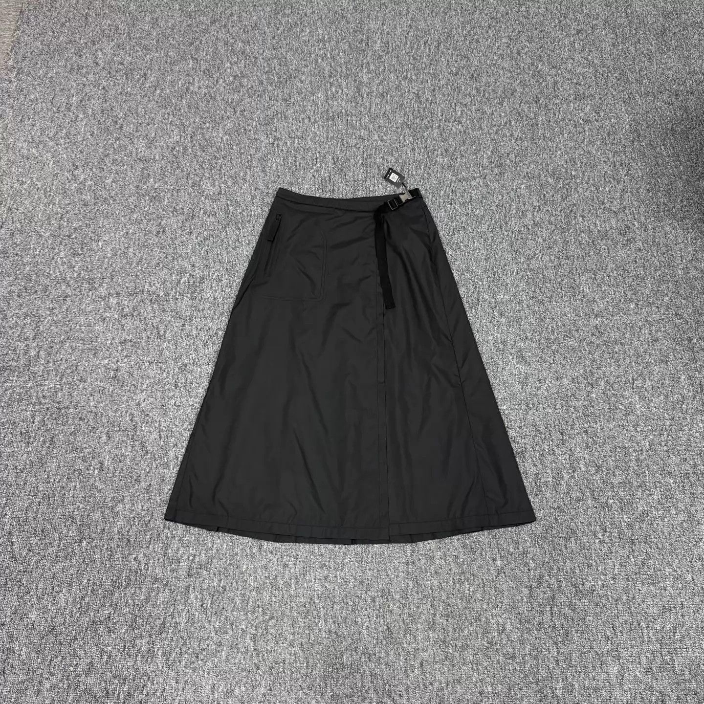 Dior Dior Black Pleated Skirt Waist-Cinched Lock Closure 36 Size 26" / US 2 / IT 38 - 1 Thumbnail
