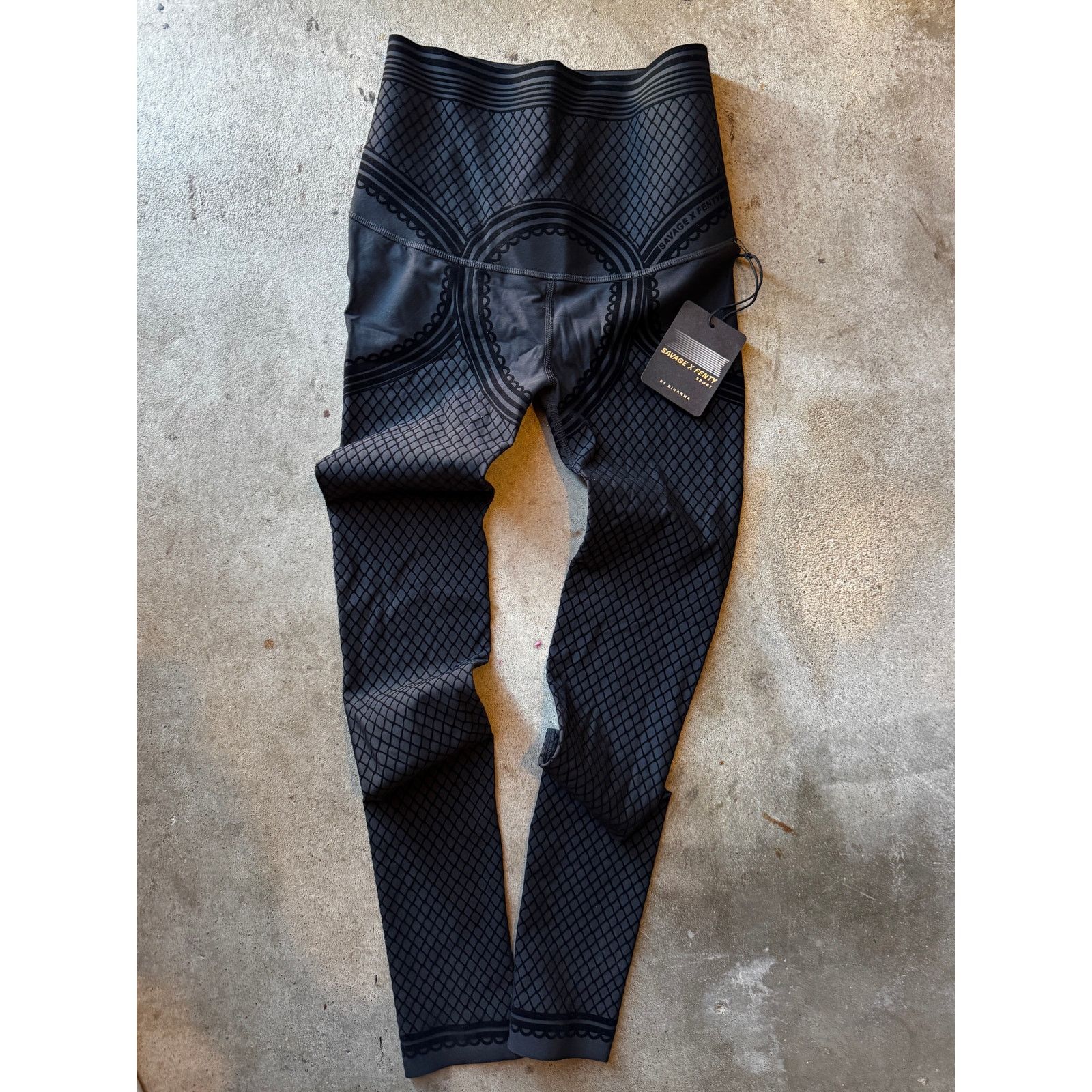 Fenty Savage X Fenty Black Geometric Leggings (4-6) Size 28" / US 6 / IT 42 - 1 Thumbnail