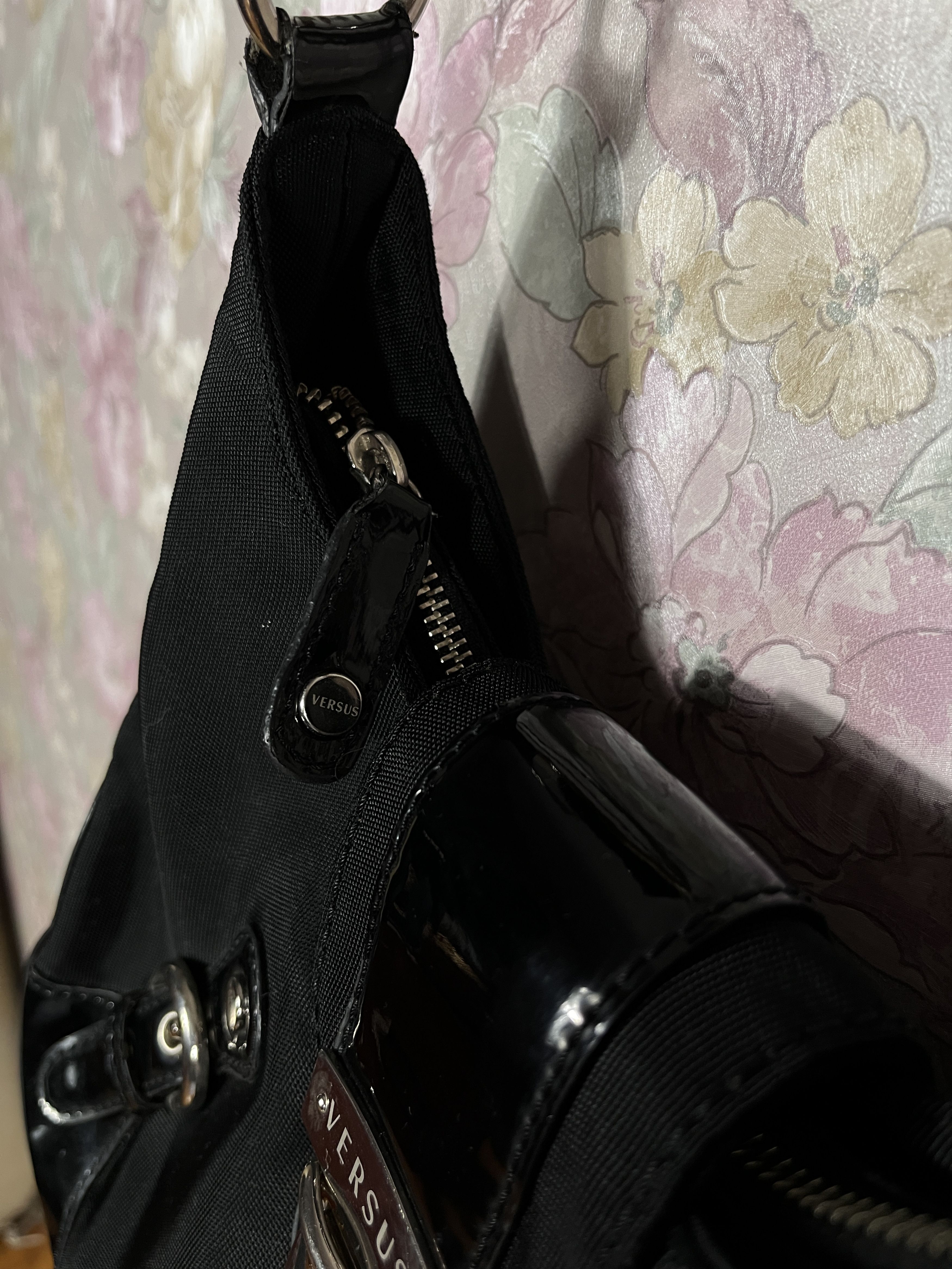 Versus Versace Versus Versace varnished shoulder hand bag Balenciaga style Size ONE SIZE - 7 Thumbnail