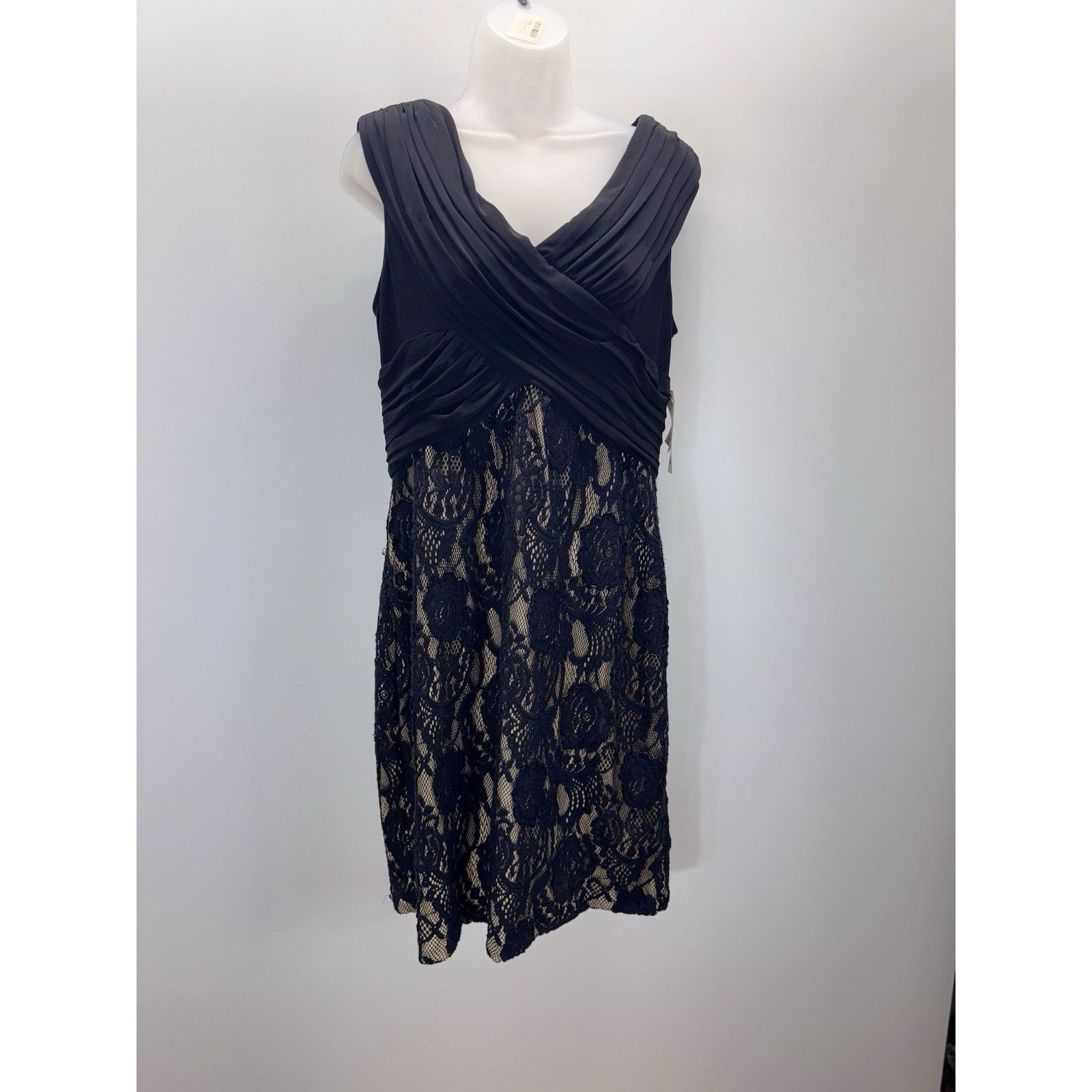 Other David's Bridal Sleeveless Black Lace Beaded Dress Size 16 Size XXL / US 16-18 / IT 52-54 - 2 Thumbnail