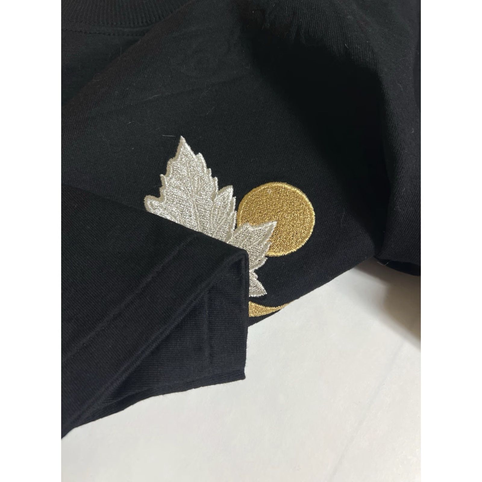 Vintage VINTAGE Canadiana T-Shirt Embossed Canada Single Stitch Crew Neck Black Short Sleeve Size L Mens Size US L / EU 52-54 / 3 - 3 Thumbnail