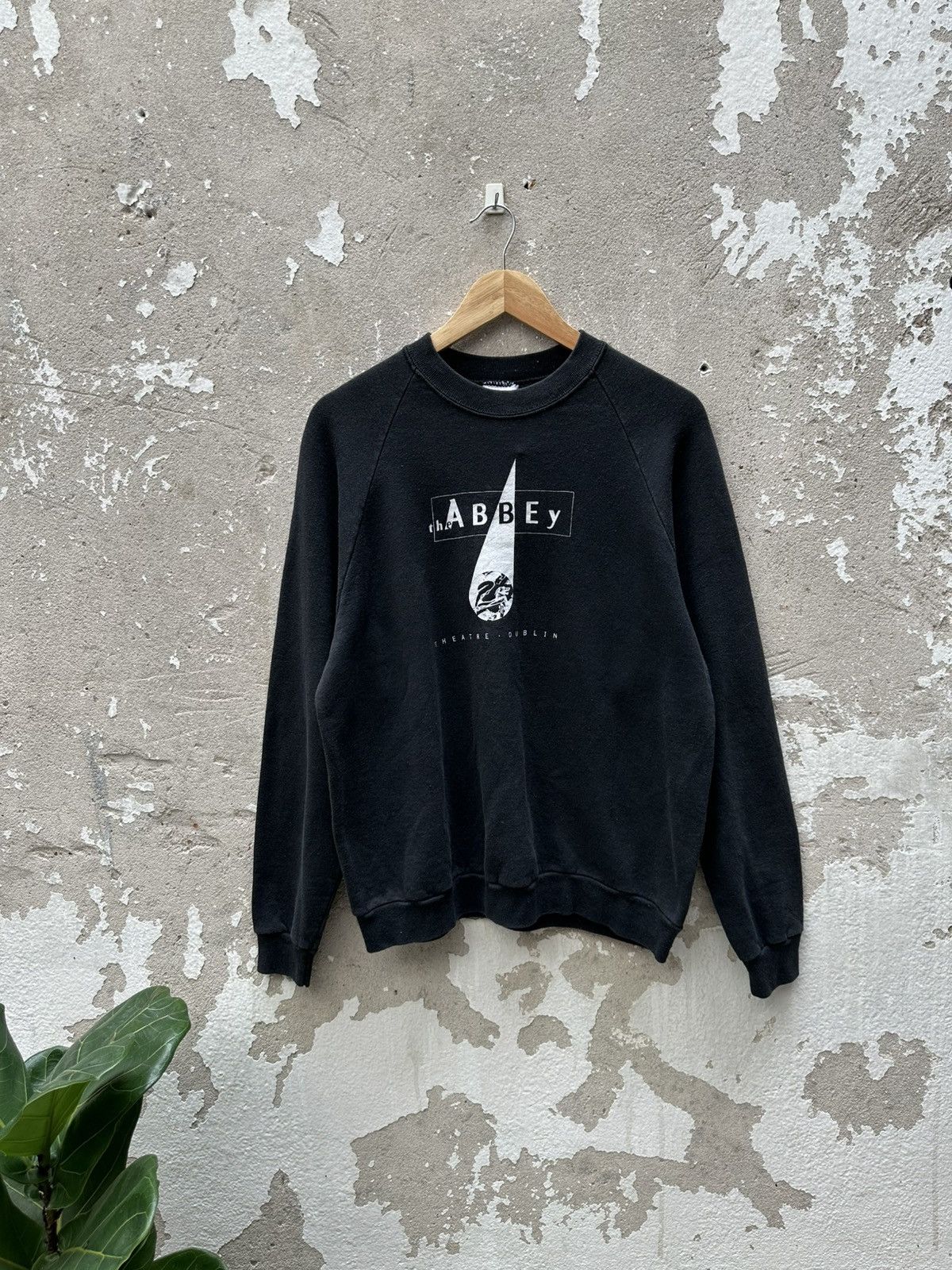 Band Tees Vintage 90's The Abbey Theatre Dublin Sweatshirt Size US L / EU 52-54 / 3 - 1 Thumbnail