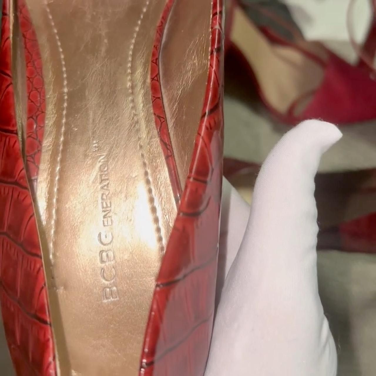 BCBGeneration BCBG Y2K NWOT CHERRYCOLA RED patent leather croc Size US 10 / IT 40 - 8 Thumbnail