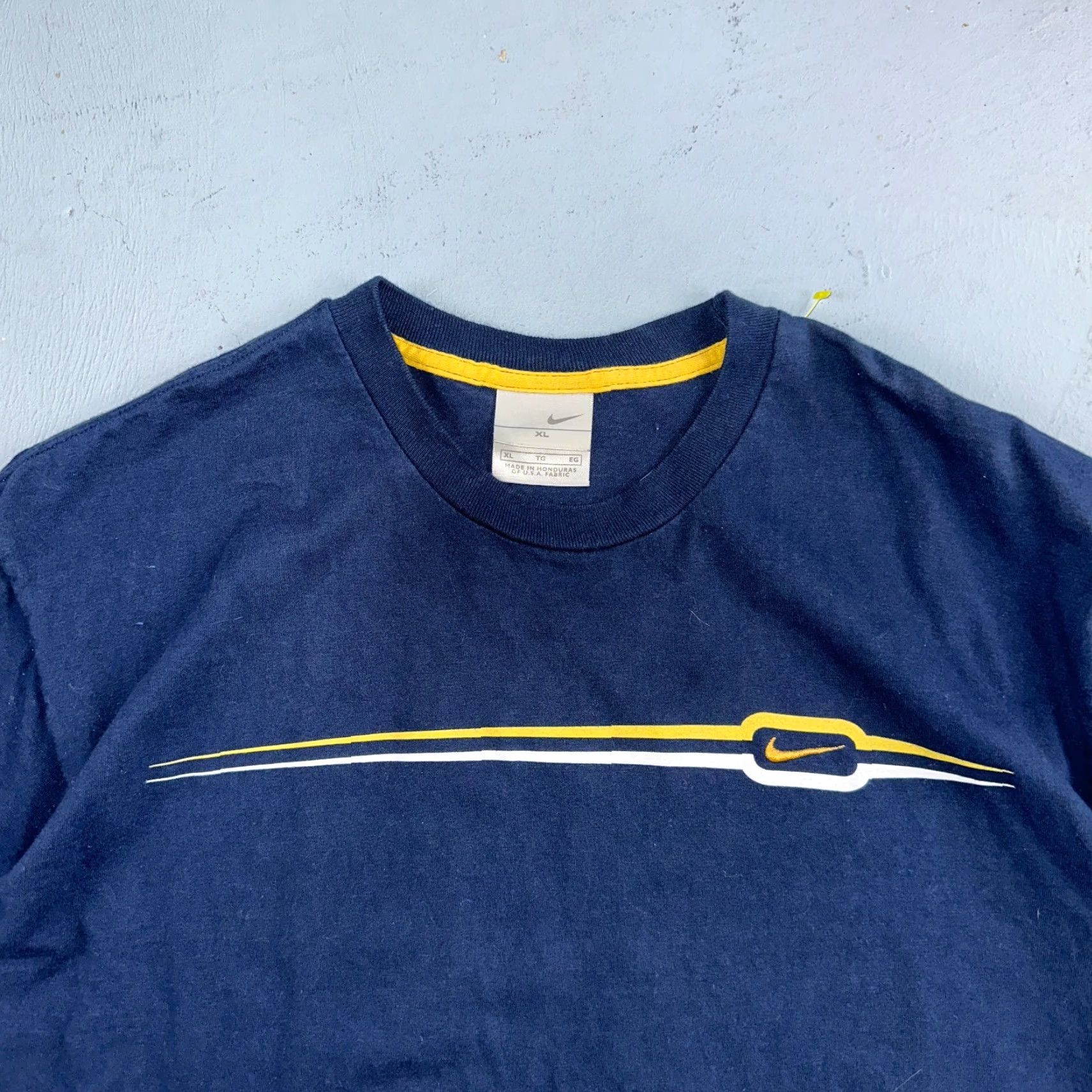 Nike VINTAGE Nike Striped T Shirt Navy Blue XL Men Crew Neck Short Sleeve 2000s 70s 80s 90s Promo Max Graphic Print Size US XL / EU 56 / 4 - 2 Thumbnail