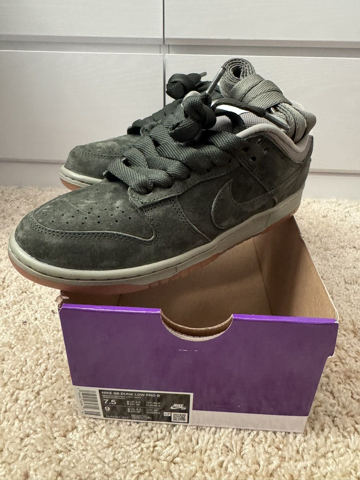Nike SB Nike SB Dunk Low Pro B Sequoia Size US 7.5 / EU 40-41 - 1 Thumbnail
