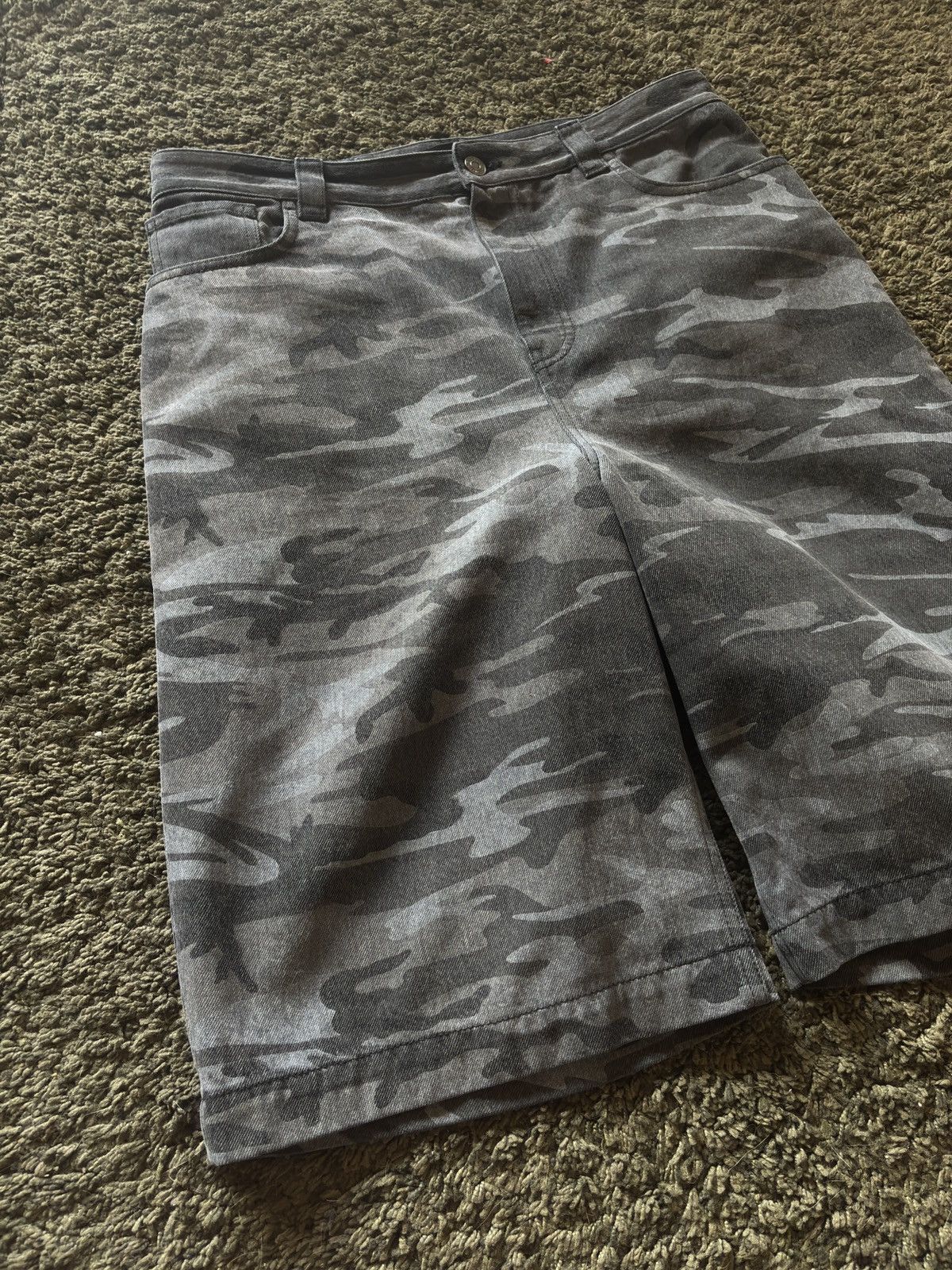 Balenciaga SS20 Balenciaga Skater Denim Camo Blue Black Grey Shorts Size US 32 / EU 48 - 2 Thumbnail