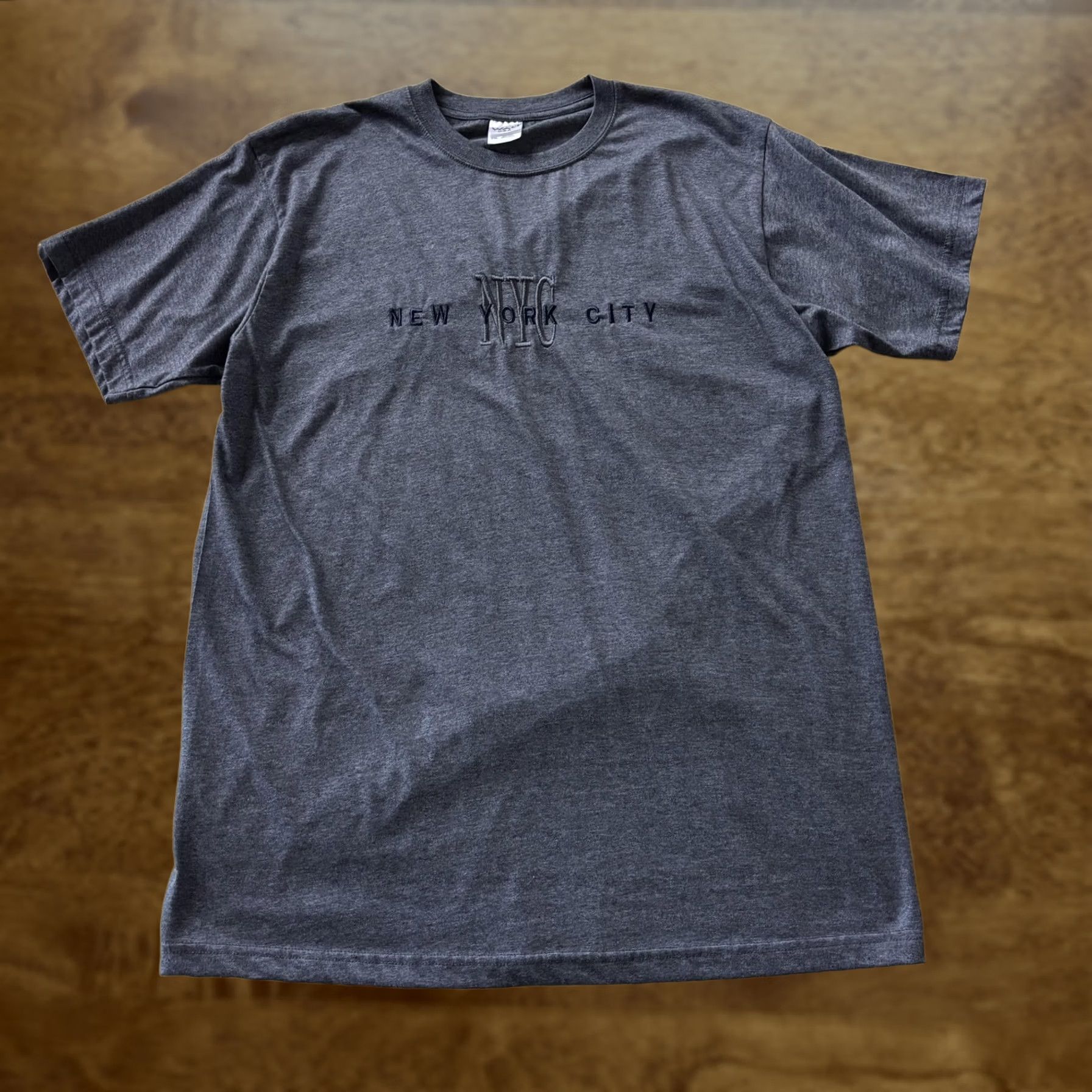 Vintage VINTAGE NYC Mens T-Shirt Gray 2XL Embroidered NEW YORK CITY NYC Front Graphic Souvenir Tee Size US XXL / EU 58 / 5 - 1 Thumbnail