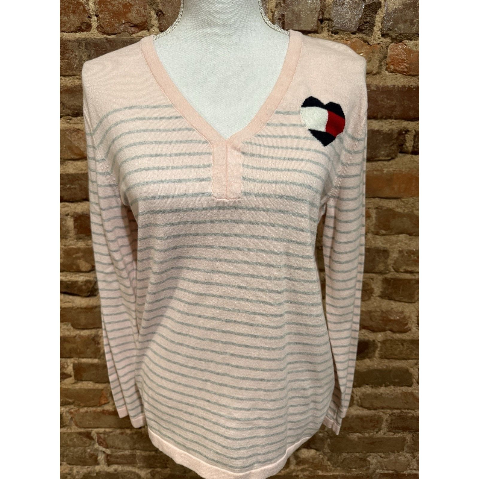 Tommy Hilfiger NWT Tommy Hilfiger Women’s Pullover Sweater Sz L Pink Heart Size L / US 10 / IT 46 - 2 Thumbnail
