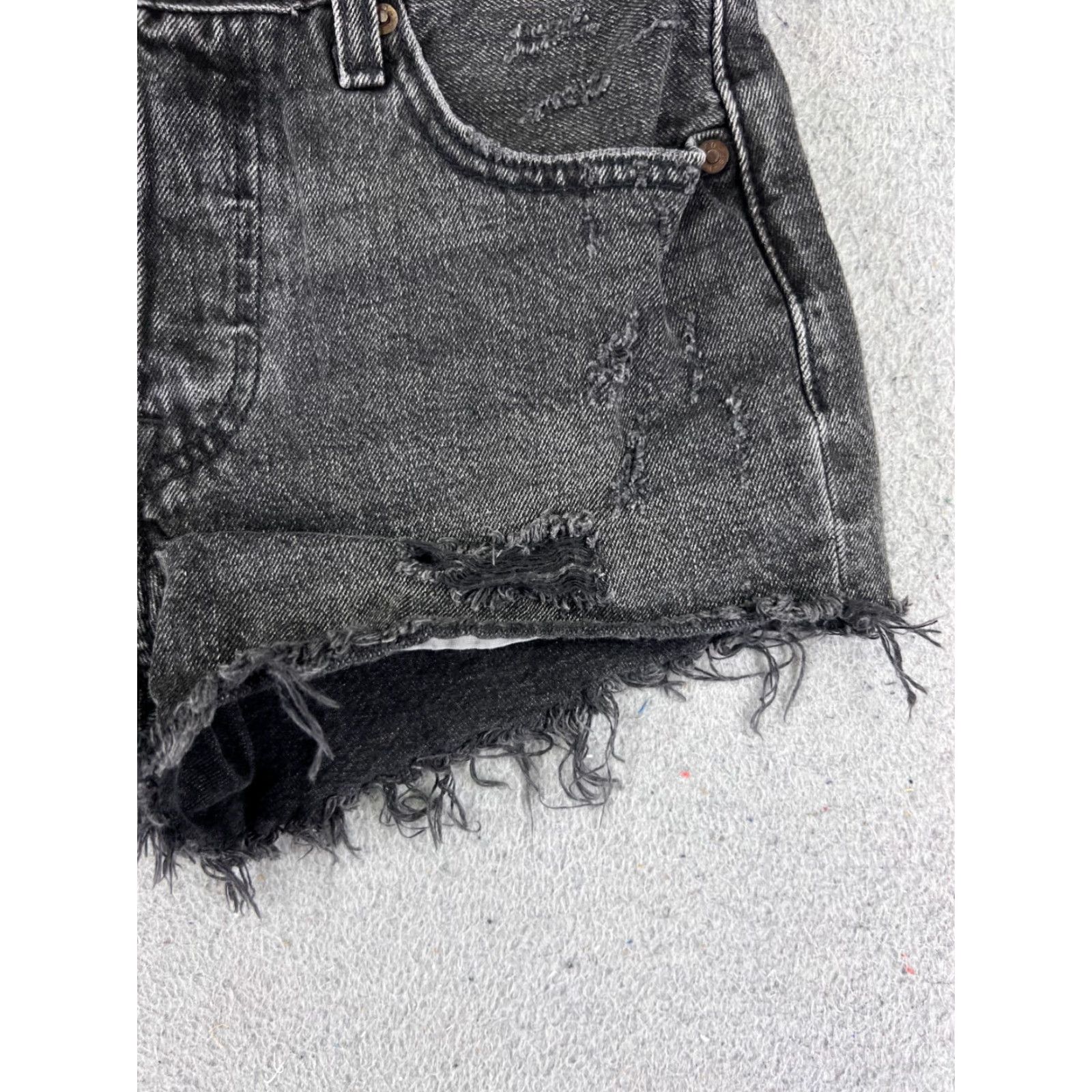 Levi's Levi's Women's Denim Shorts 24 Black Cut-Off Vintage Big E 501 Button Fly Casual Size 42" / US 20 - 2 Thumbnail