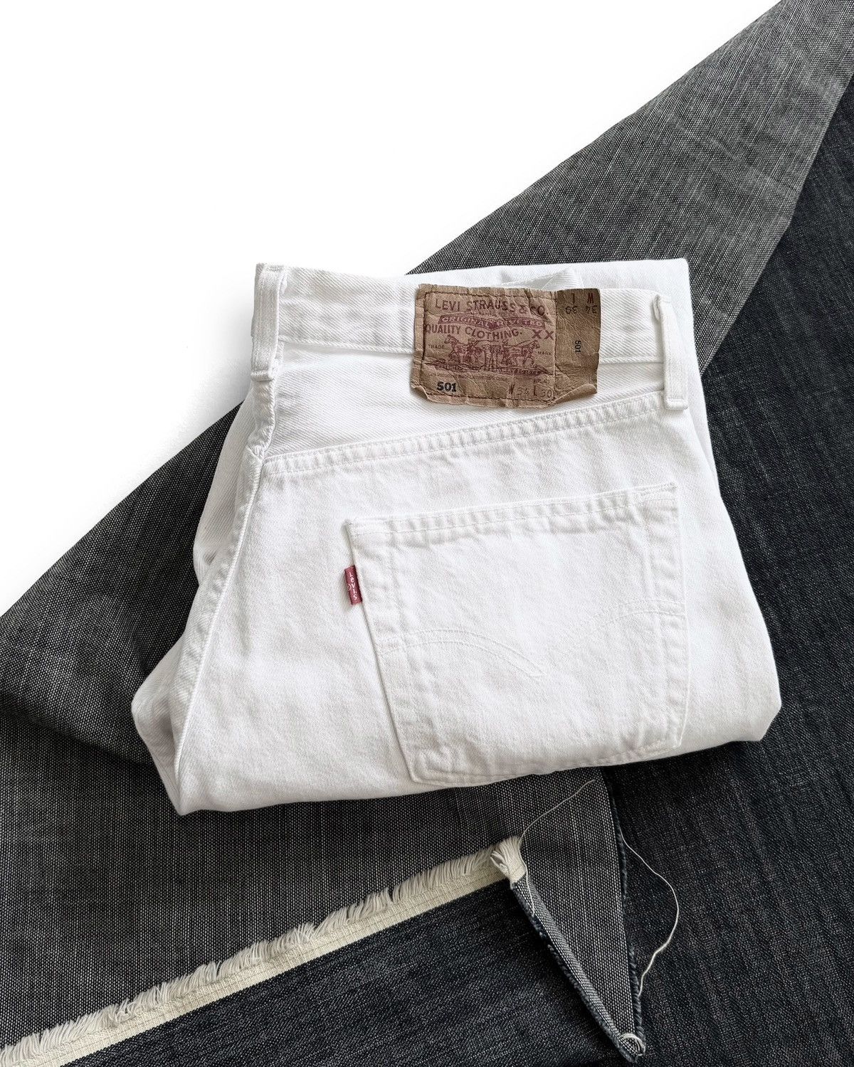 Levi's VINTAGE 90s LEVI’S 501 WHITE JEANS Size US 33 - 1 Thumbnail